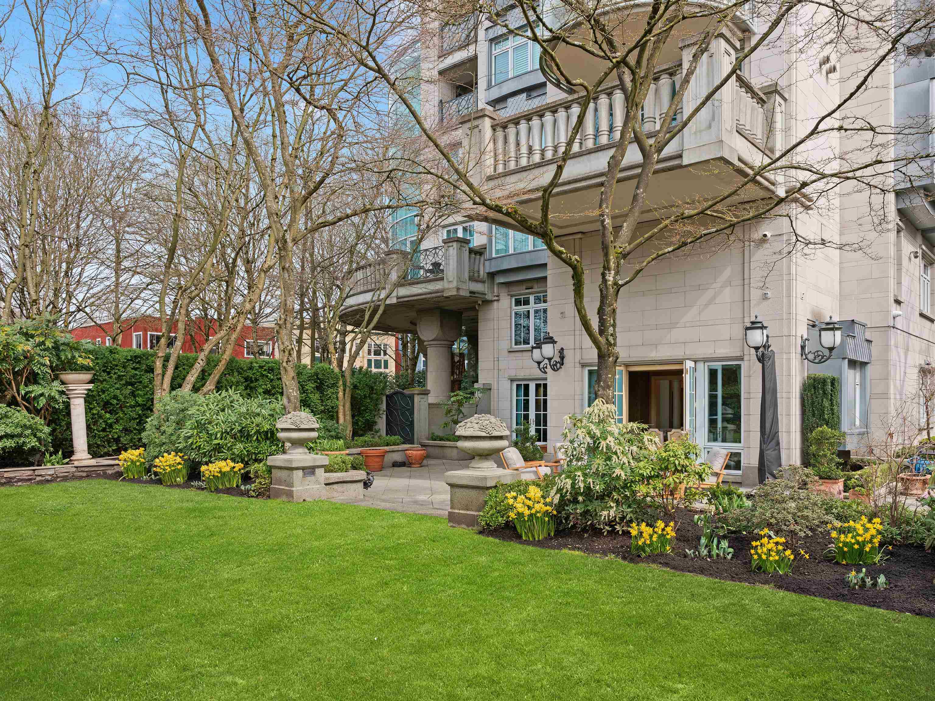 1596 West 14th Avenue #1b, Vancouver, BC V6J 2H9