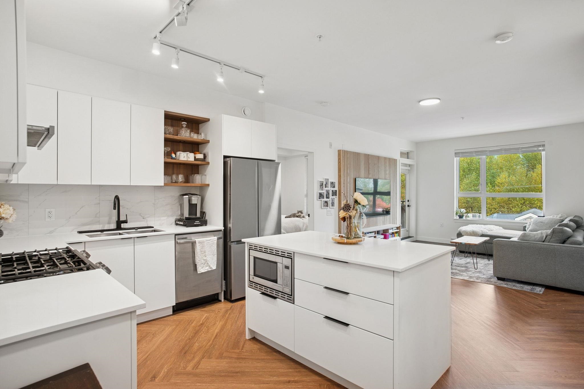 3229 Saint Johns Street #415, Port Moody, BC V3H 0M4