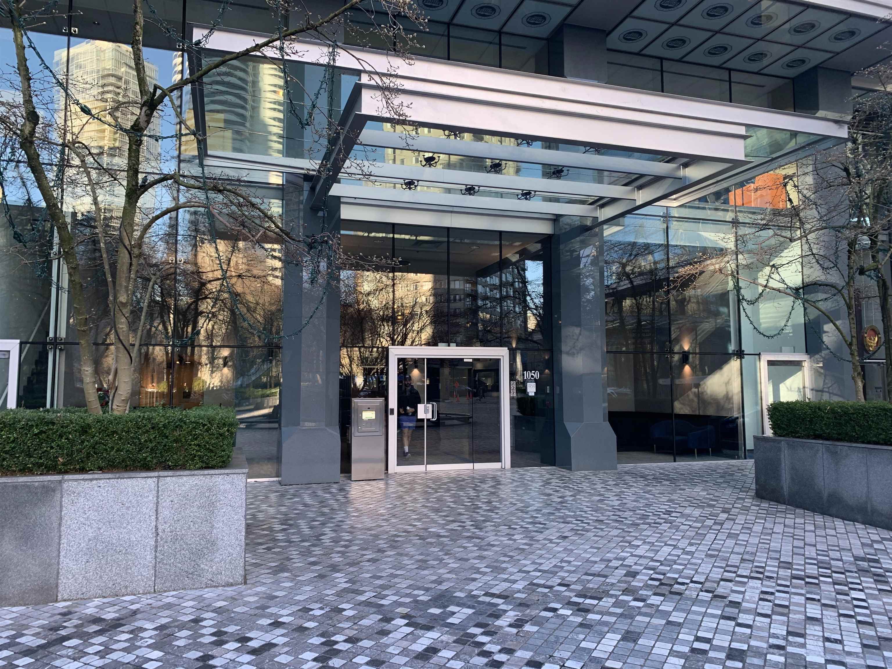 1050 Burrard Street #1602, Vancouver, BC V6Z 2S3