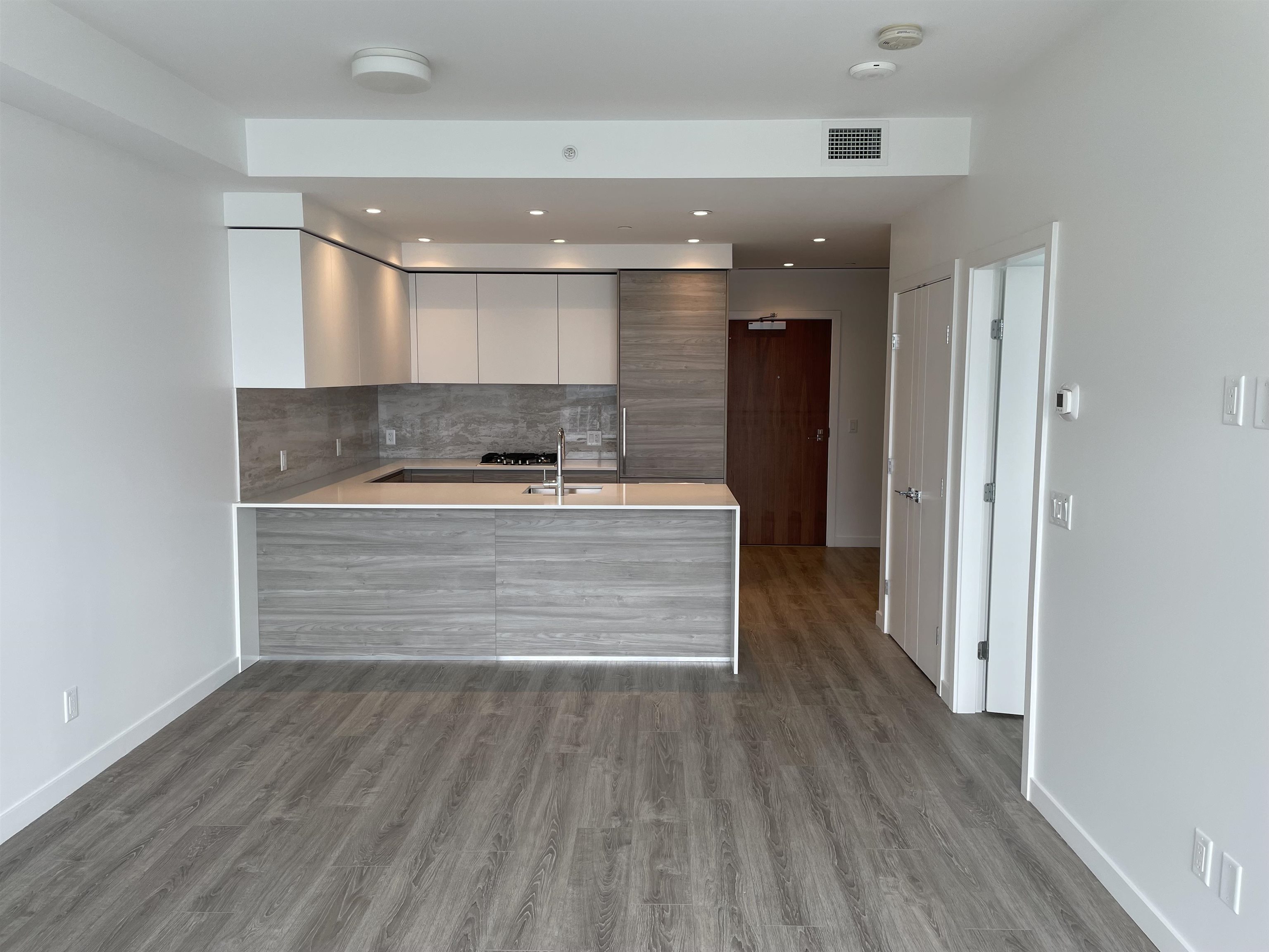 680 Quayside Dr #802, New Westminster, BC V3M 0P2