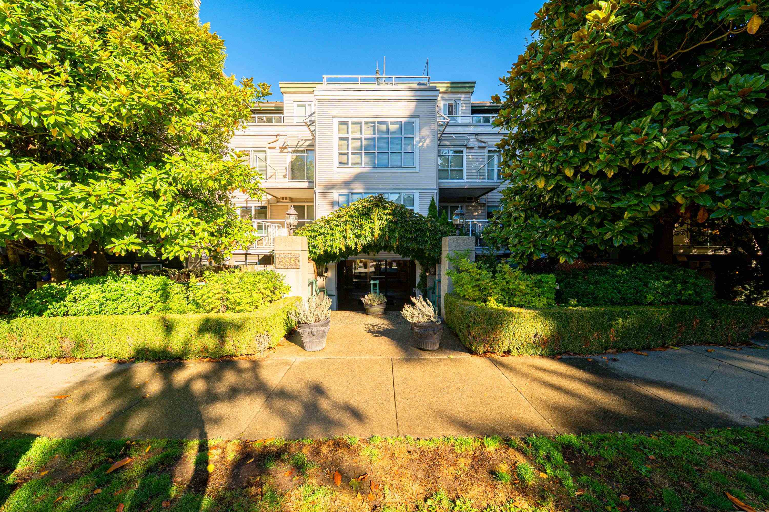 225 East 19th Avenue #101, Vancouver, BC V5V 1J3