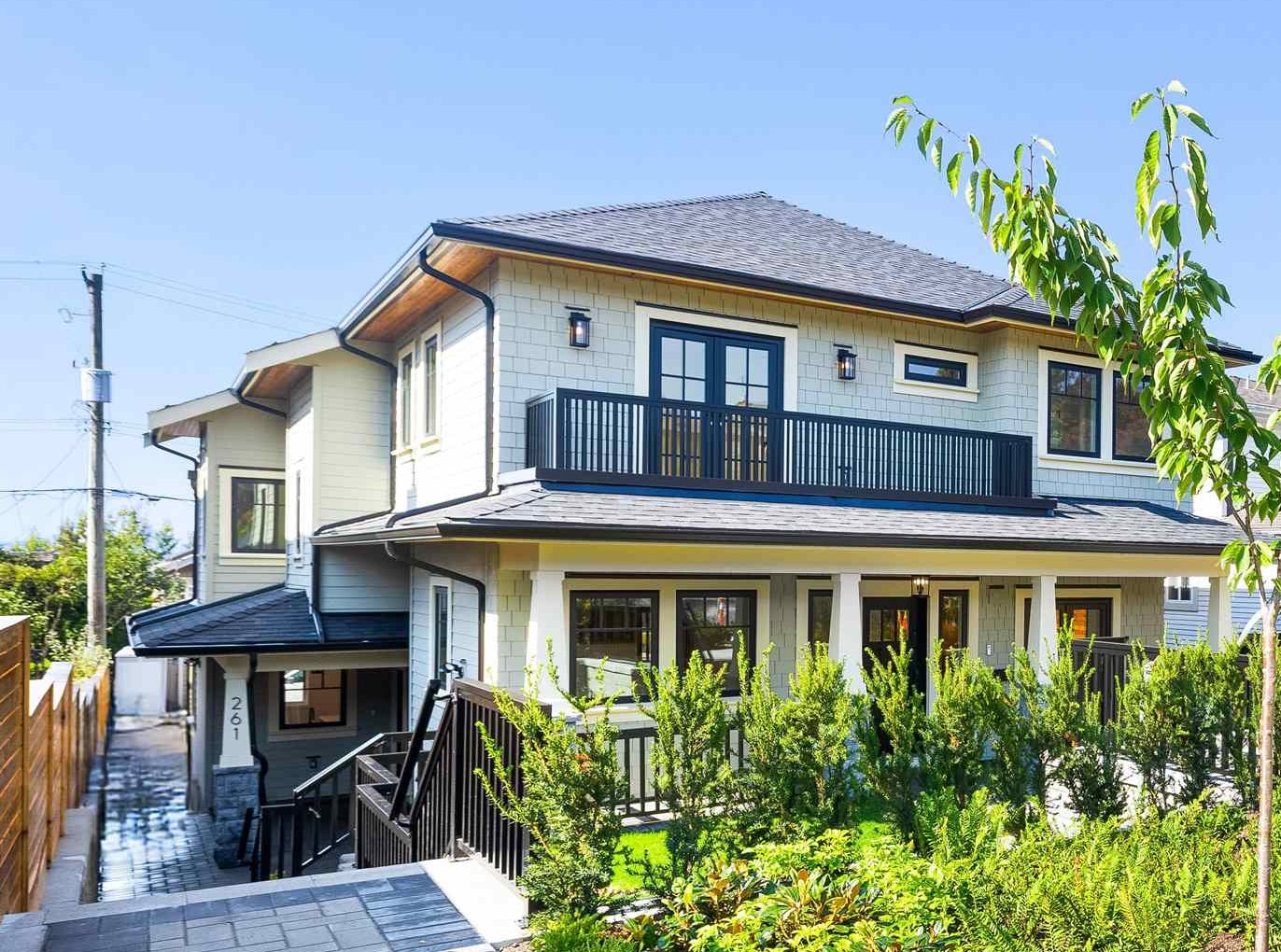 261 6th Street West, North Vancouver, BC V7M 1K7
