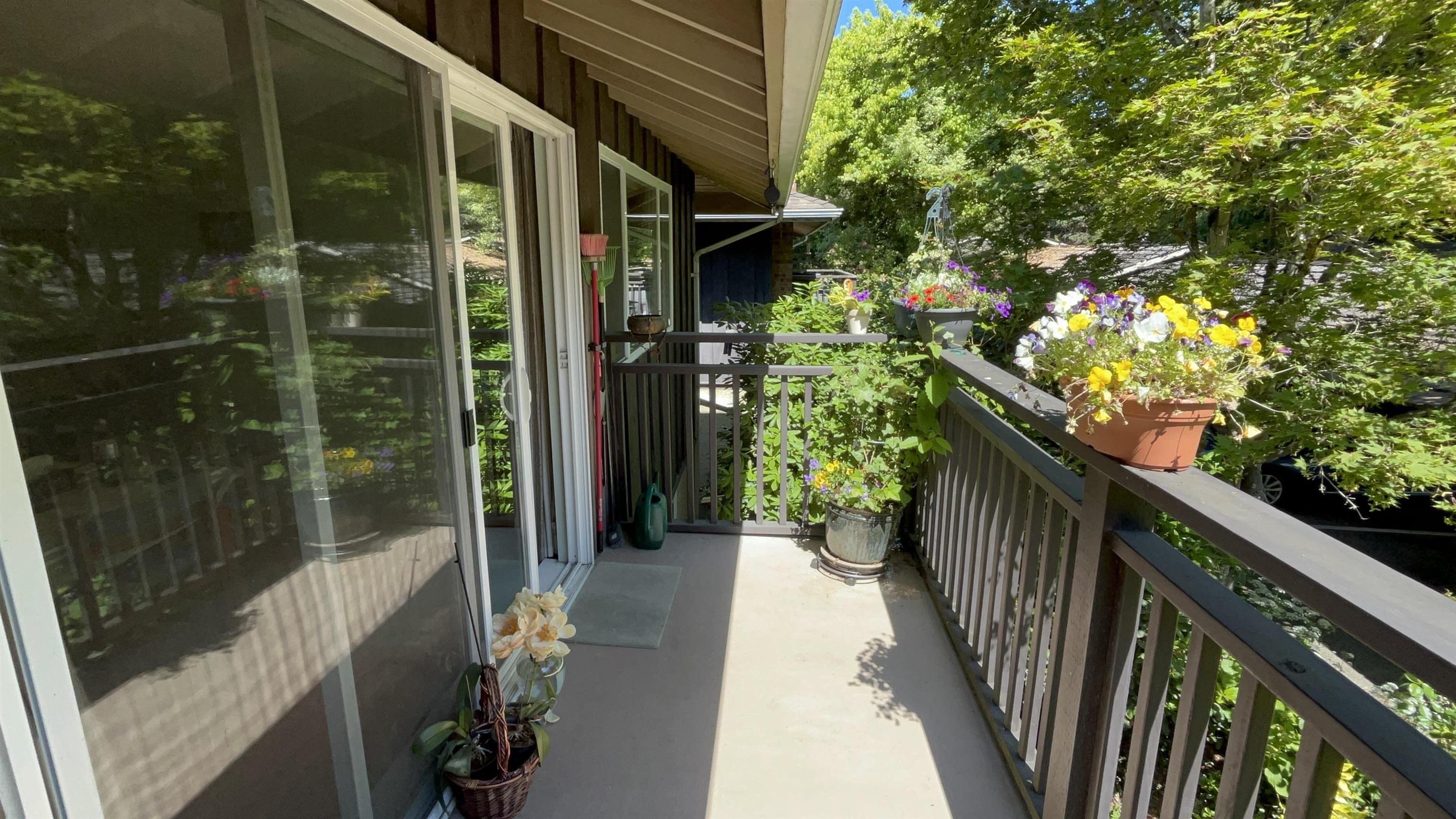 555 28th Street West #308, North Vancouver, BC V7N 2J7