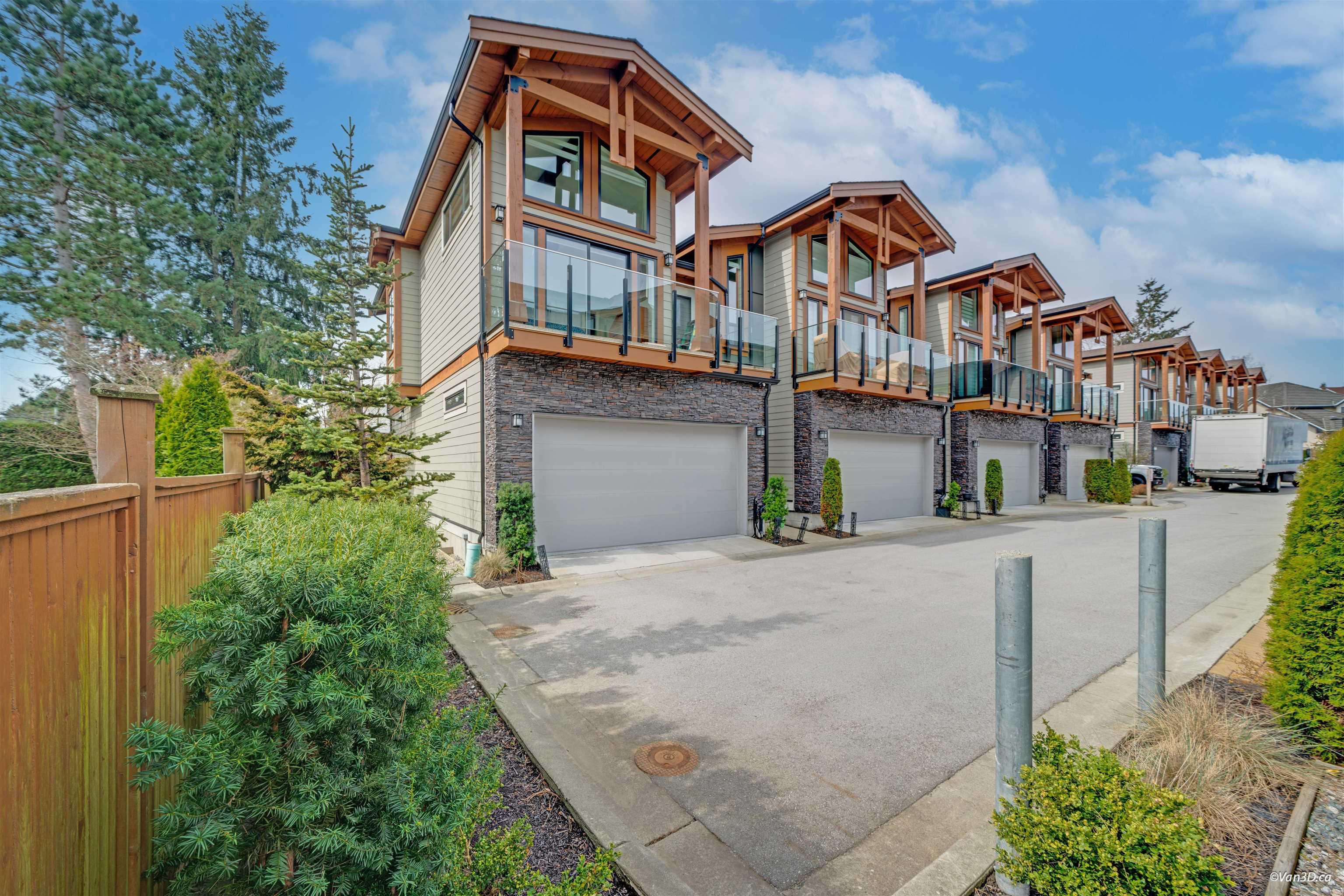 1454 162b Street #8, Surrey, BC V4A 9W9