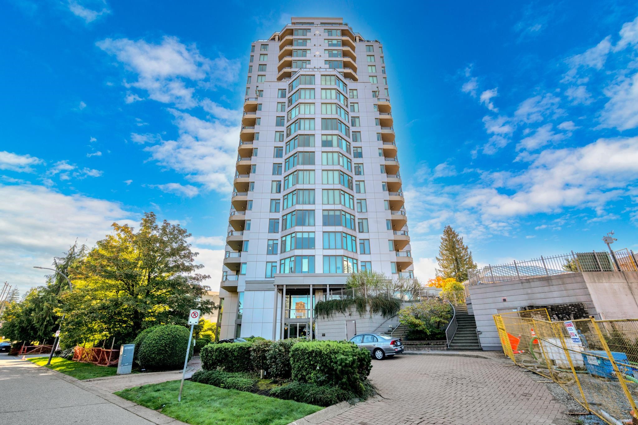 13880 101 Avenue #1702, Surrey, BC V3T 5T1