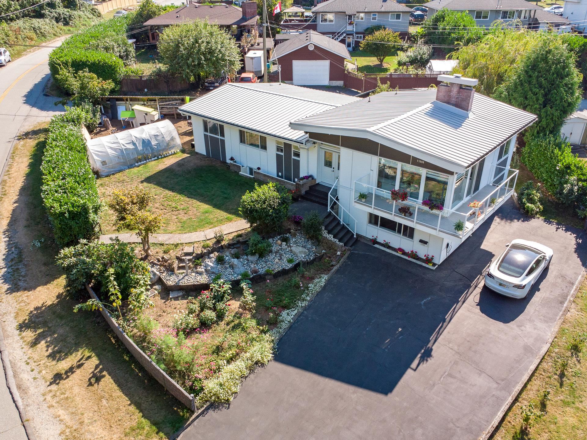 100 Avenue, Surrey, BC V3V 2W1