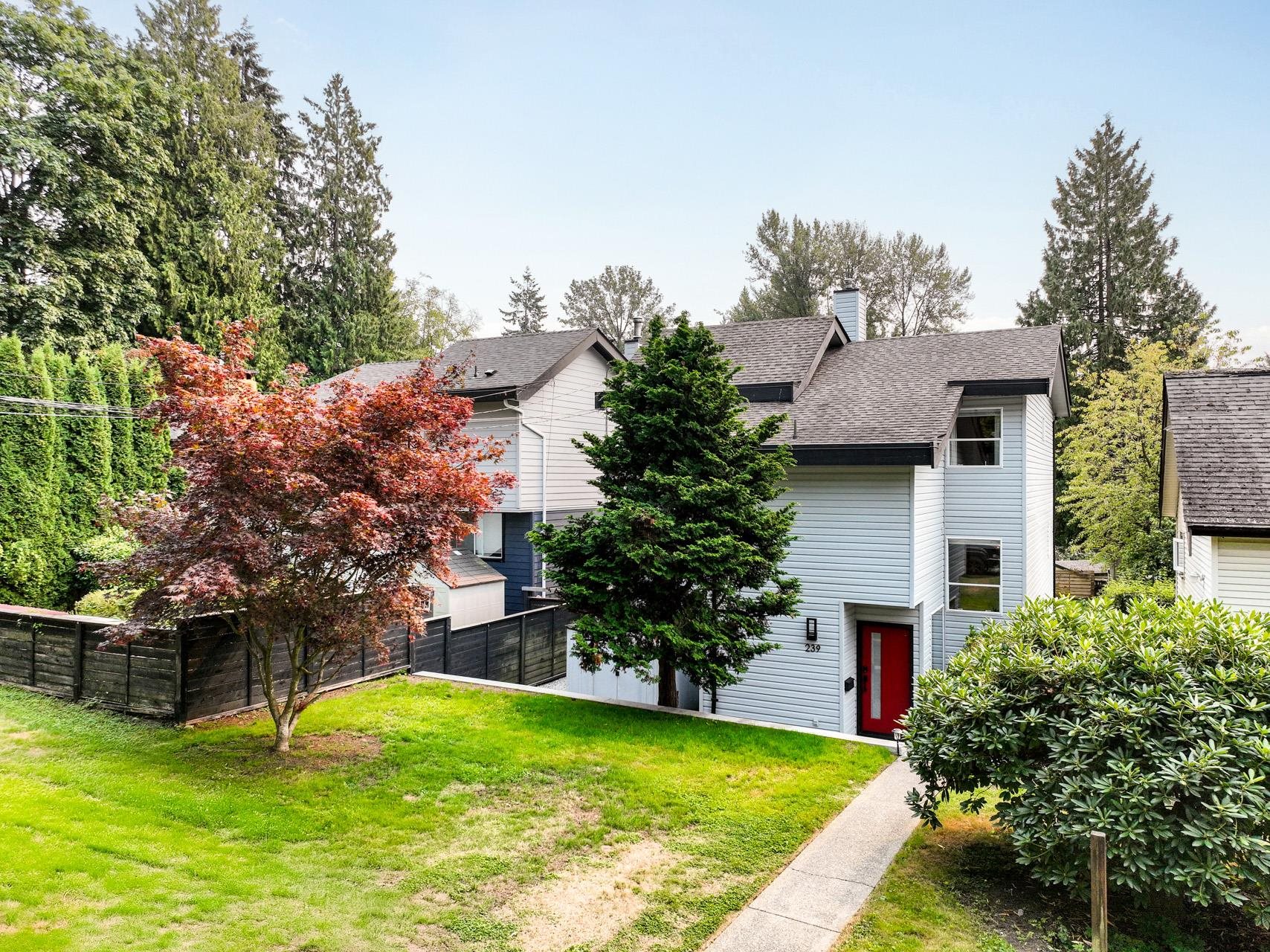 239 22nd Street West, North Vancouver, BC V7M 2A2