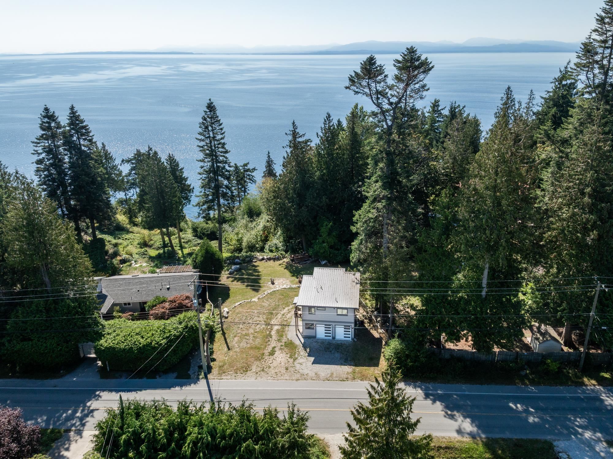 7835 Redrooffs Rd, Halfmoon Bay, BC V7Z 1A4