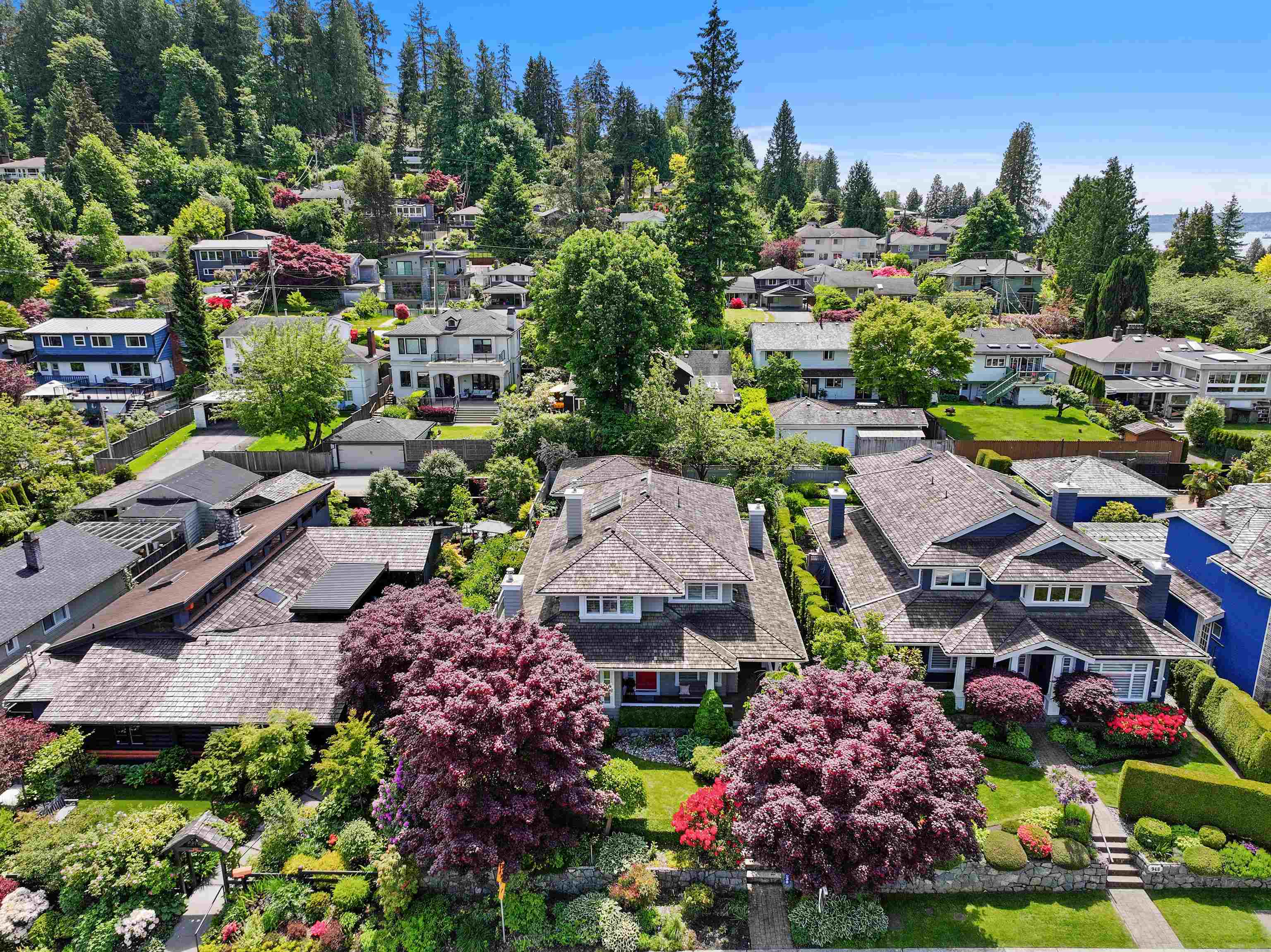 938 Kings Avenue, West Vancouver, BC V7T 2B7