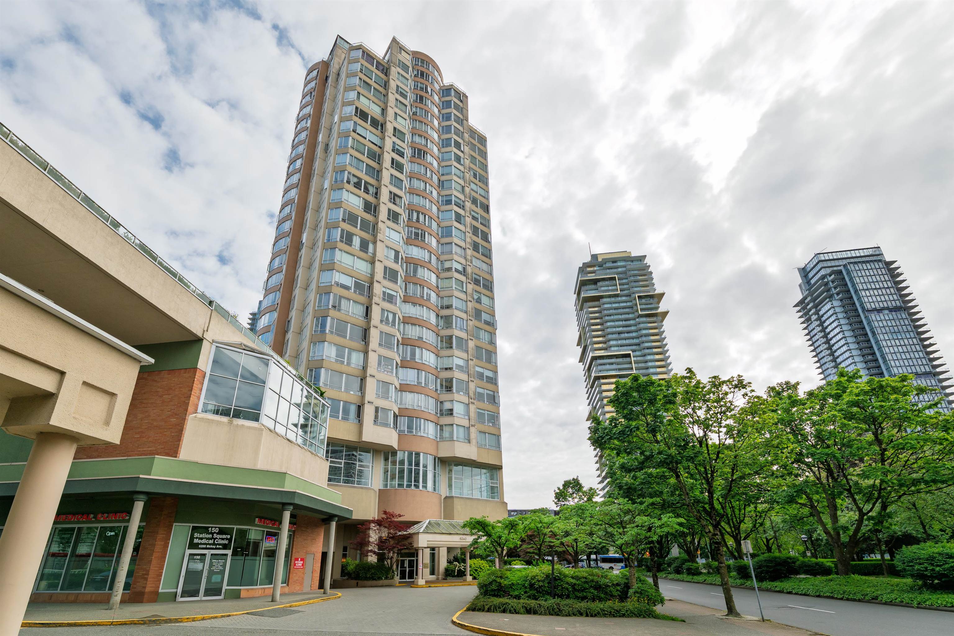 6240 Mckay Avenue #402, Burnaby, BC V5H 4L8