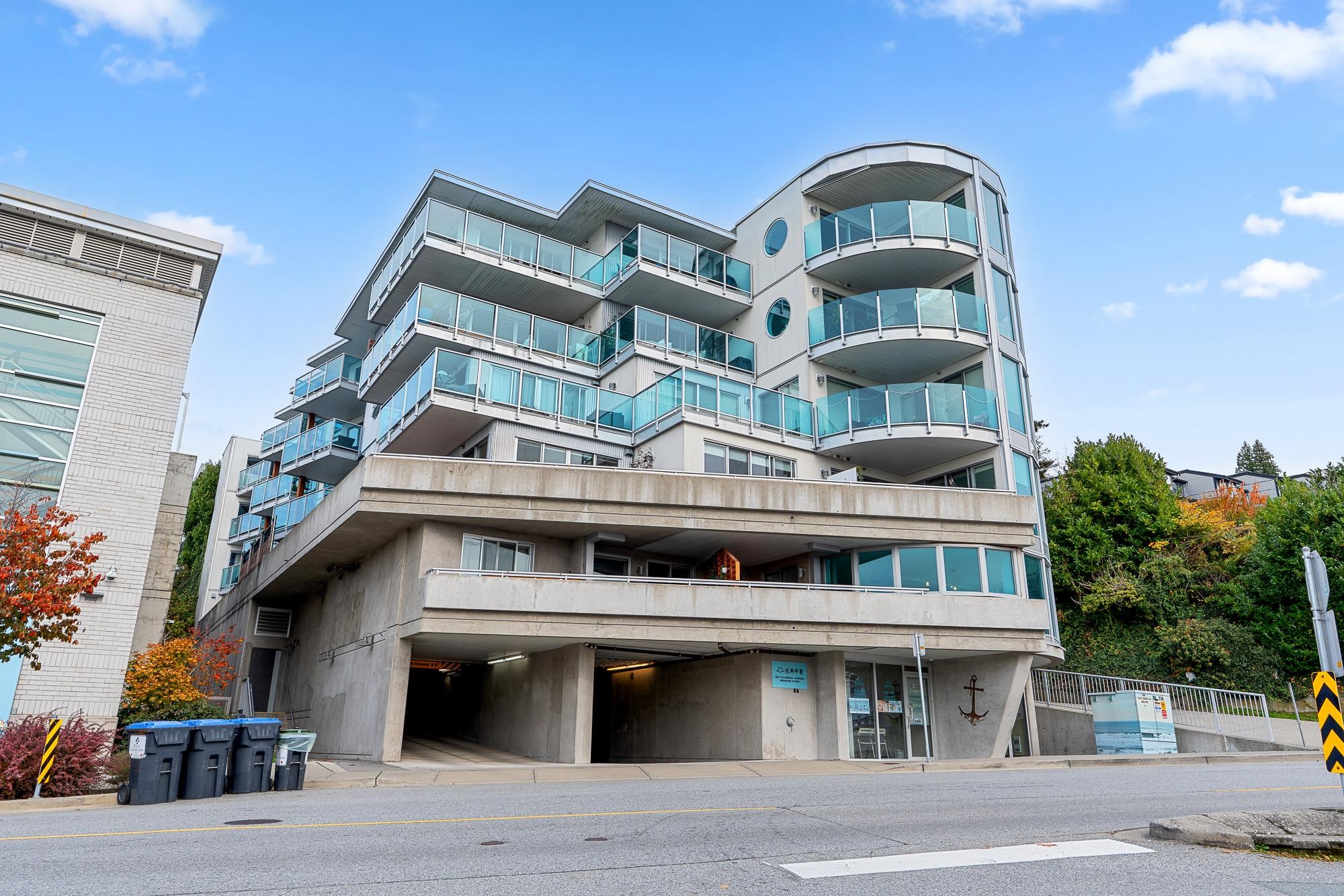14955 Victoria Ave #201, White Rock, BC V4B 1G2