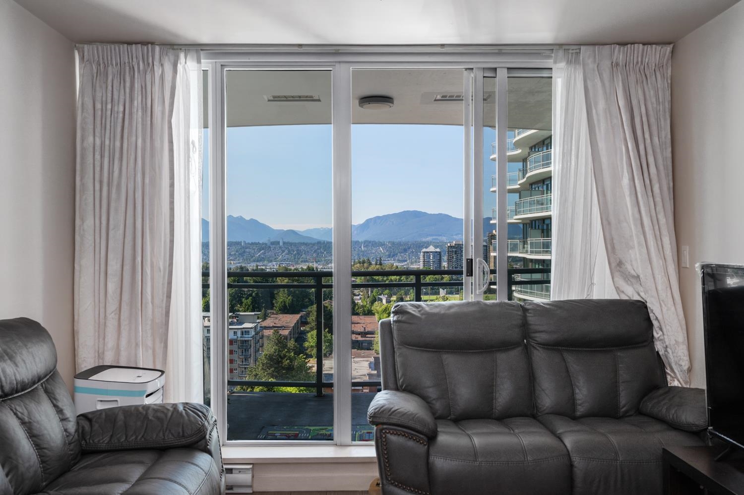 13303 Central Avenue #1502, Surrey, BC V3T 0K6