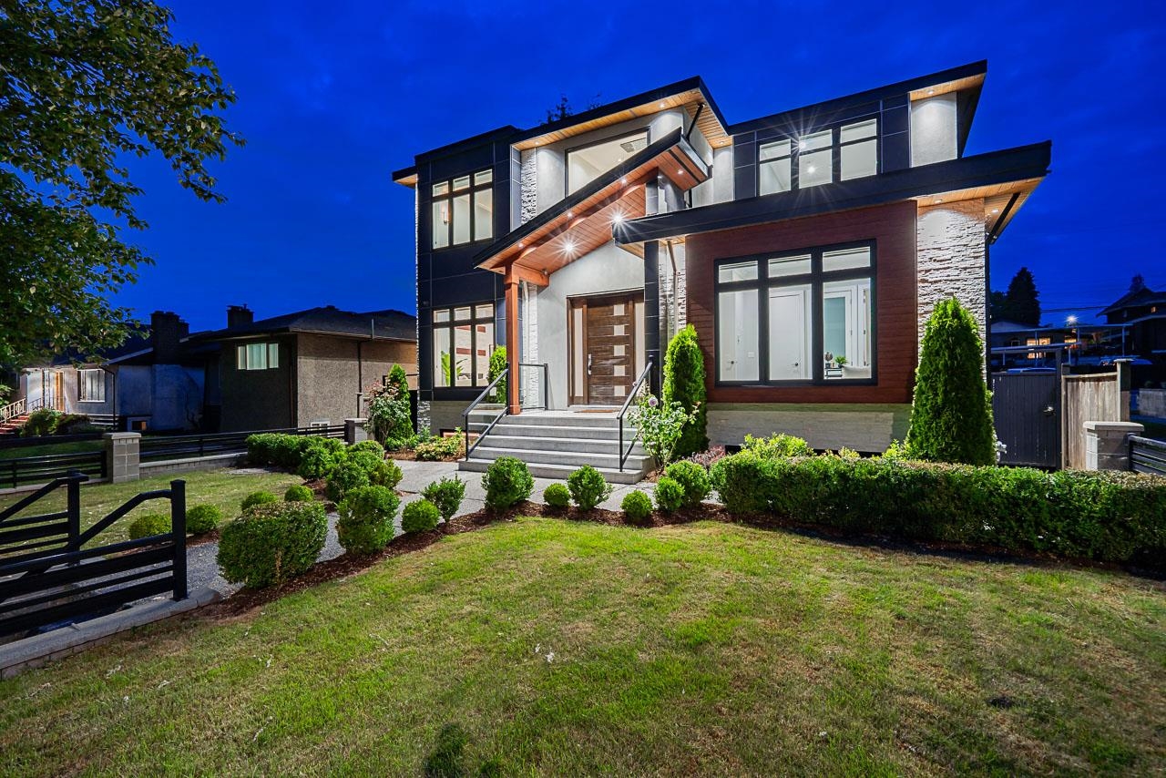 10th Avenue, Burnaby, BC V3N 2S7