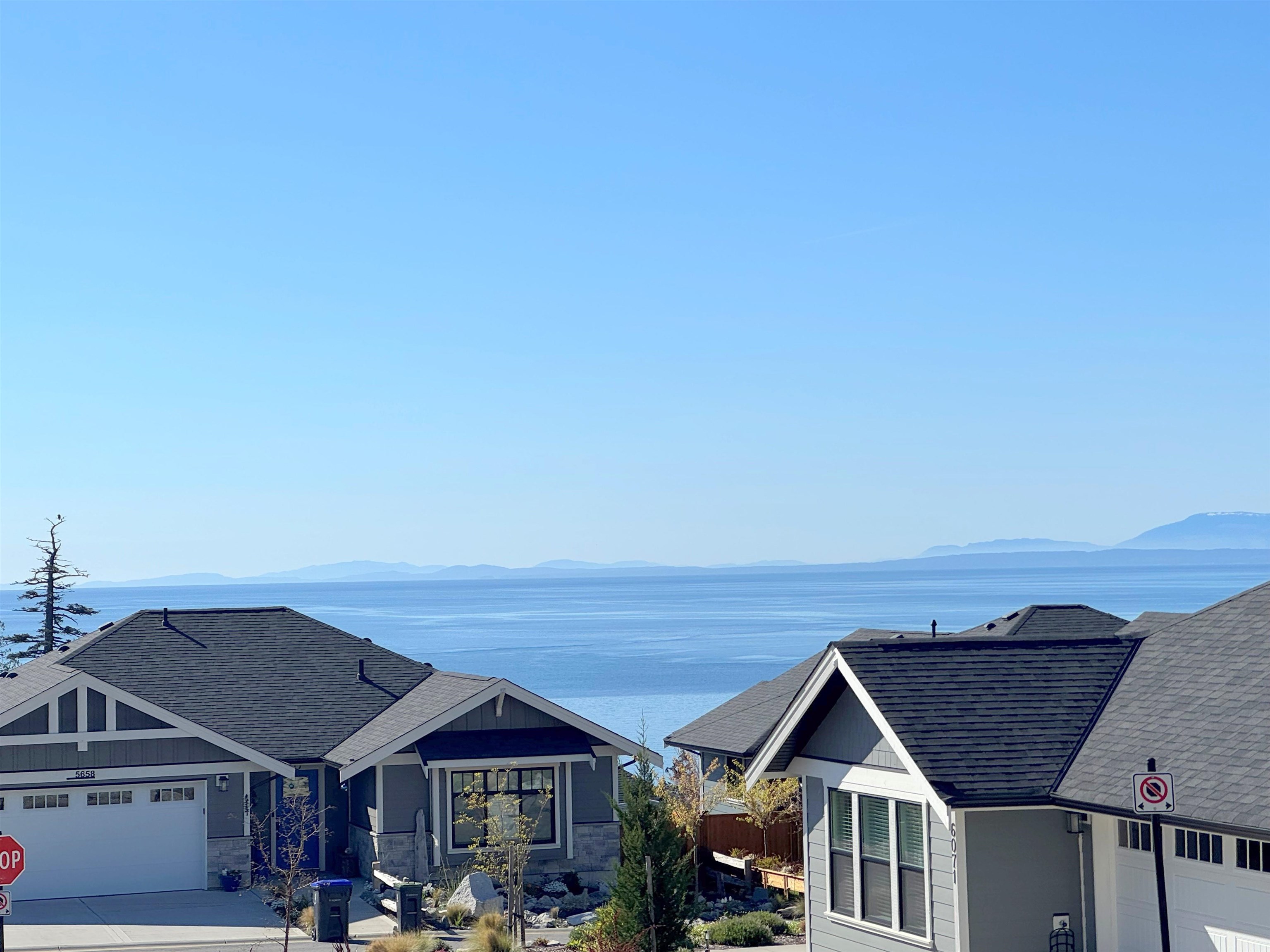 6078 Kingbird Avenue, Sechelt, BC V7Z 0S4