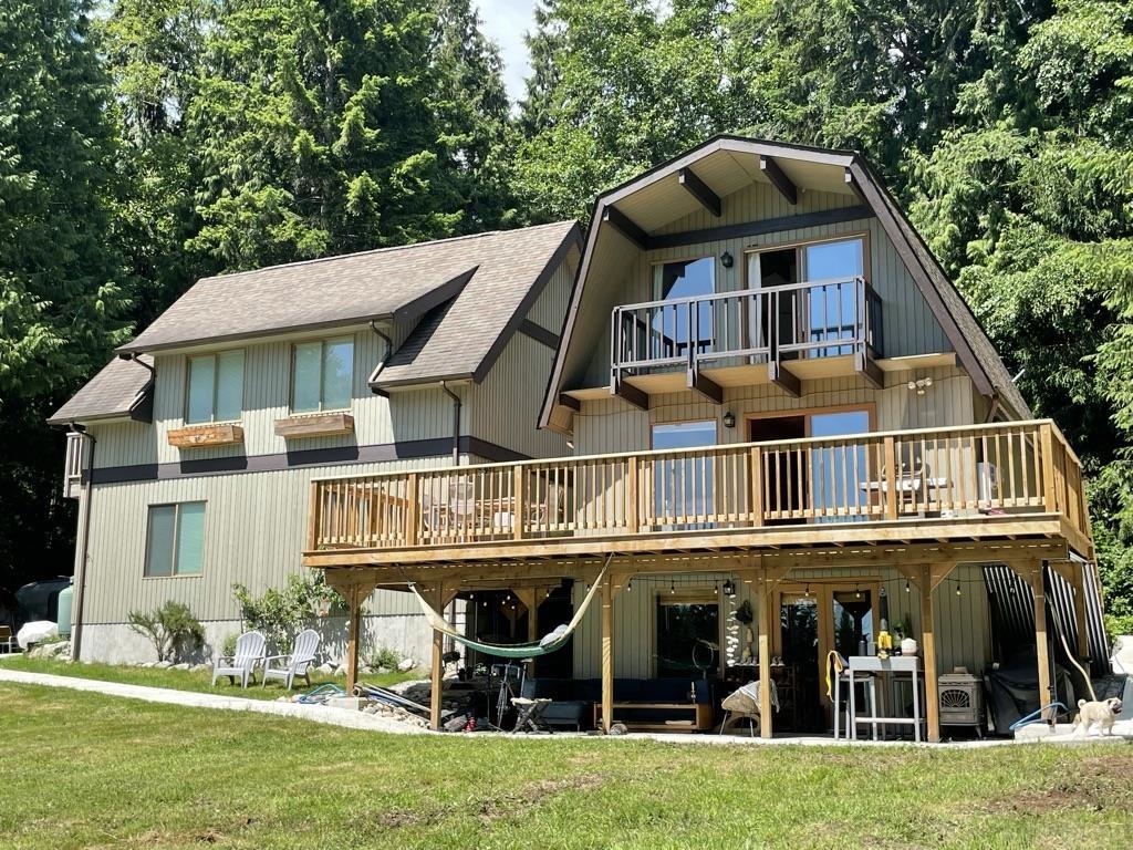 2617 Sunshine Coast Hwy, Roberts Creek, BC V0N 2W4