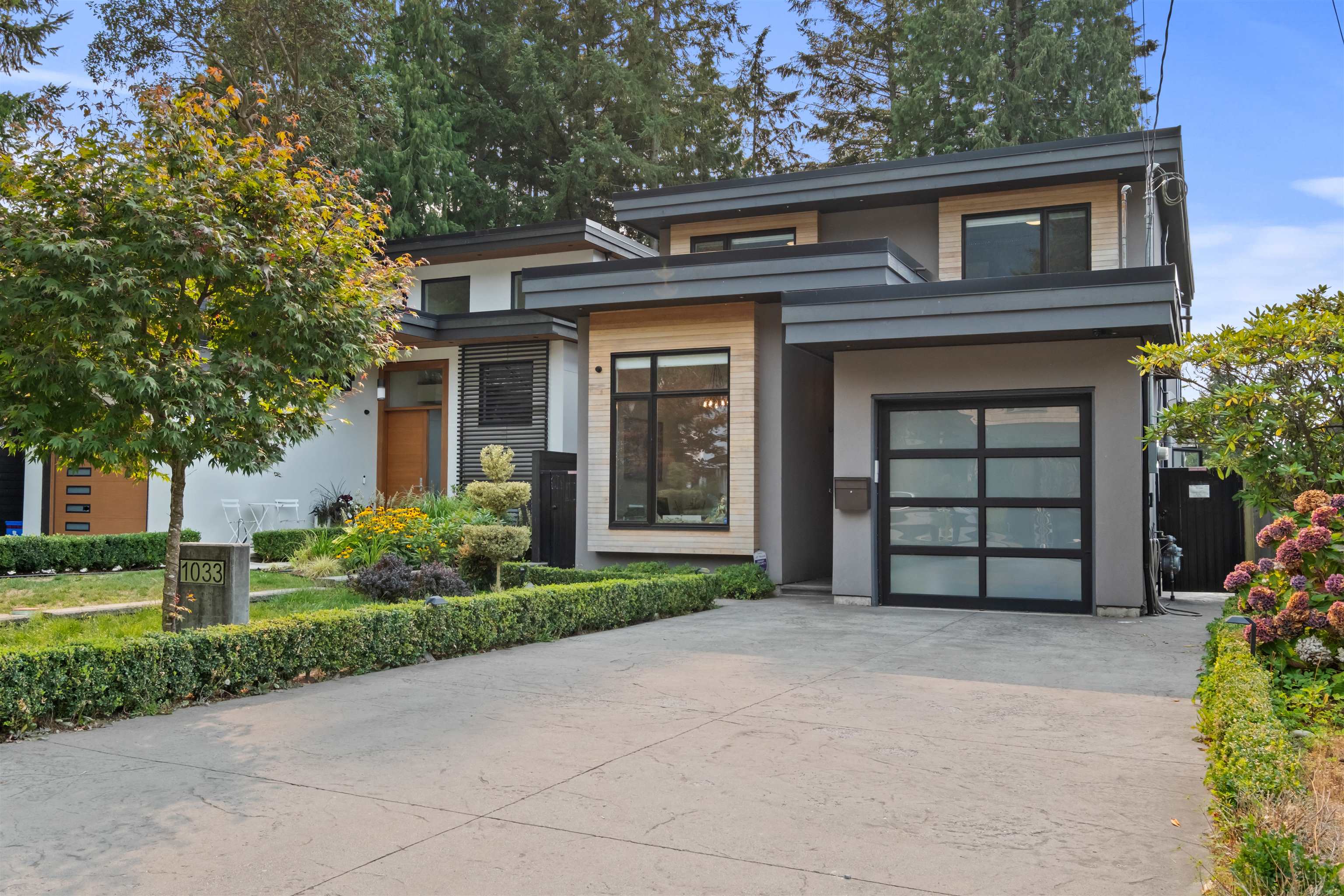 1033 Prospect Avenue, North Vancouver, BC V7R 2M6