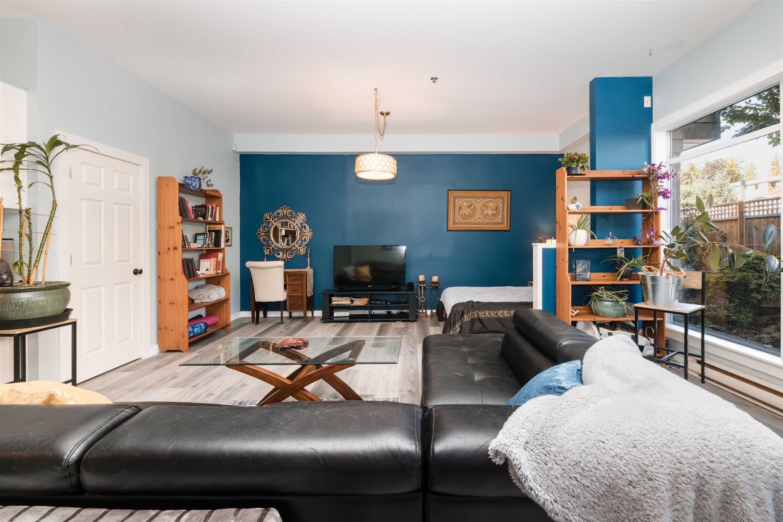703 Gibsons Way #102, Gibsons, BC V0N 1V9