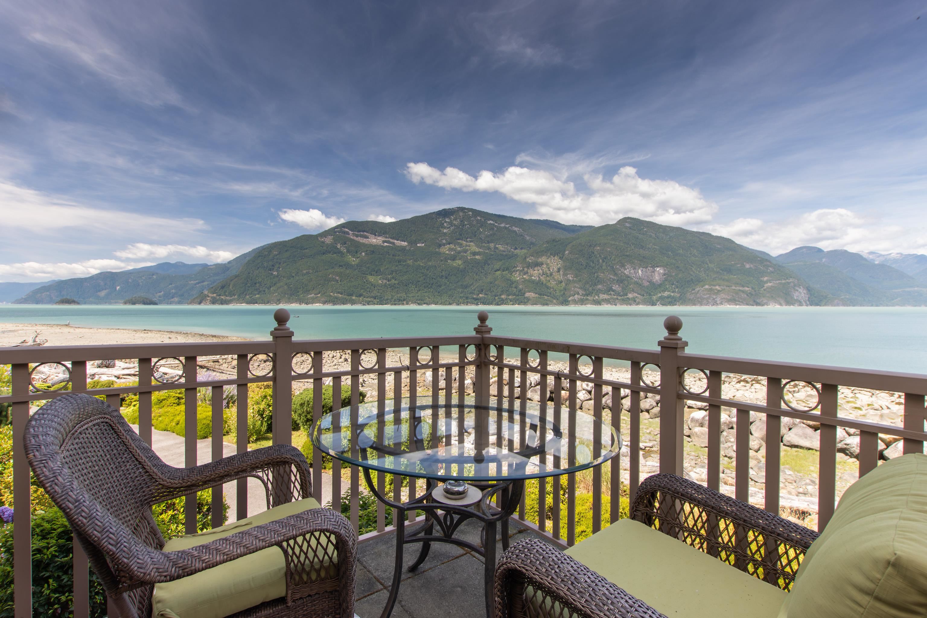 7 Beach Drive, West Vancouver, BC V0N 3Z1