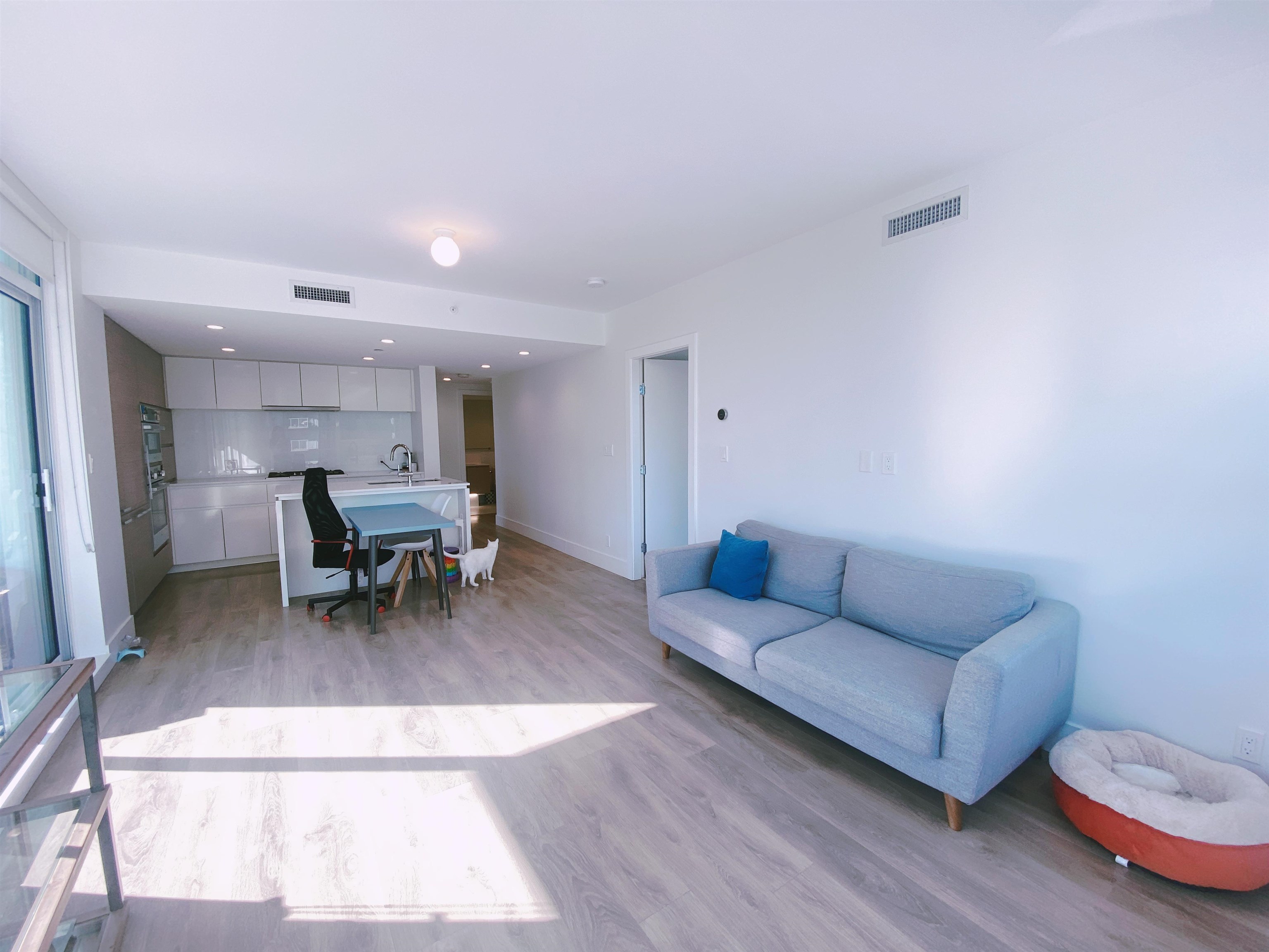 5508 Hollybridge Way #403, Richmond, BC V7C 0C7