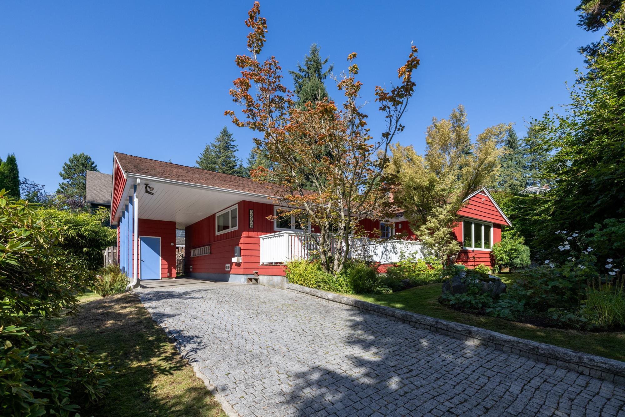 3025 Princess Avenue, North Vancouver, BC V7N 2E1