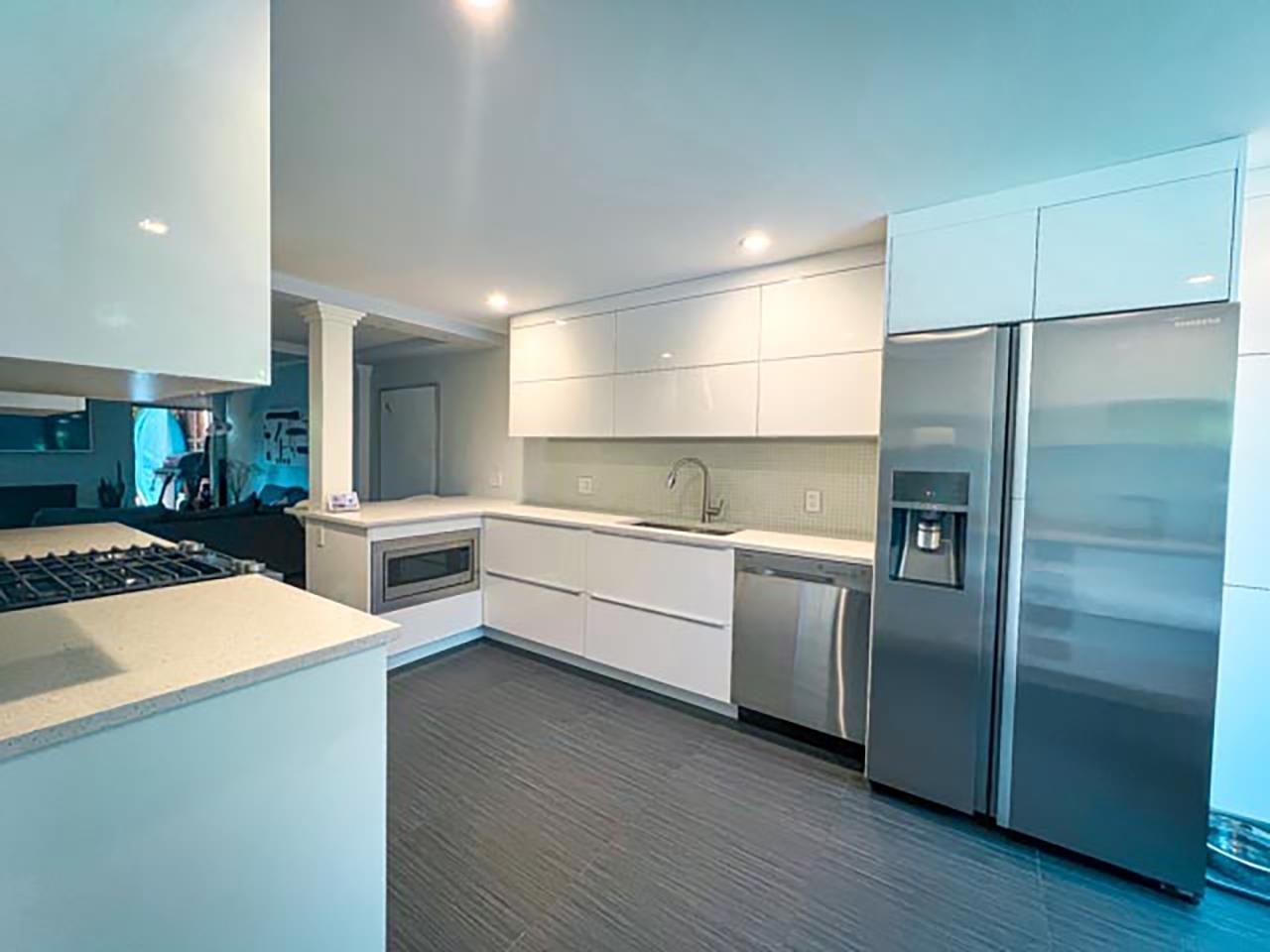 555 28th Street West #103, North Vancouver, BC V7N 2J7