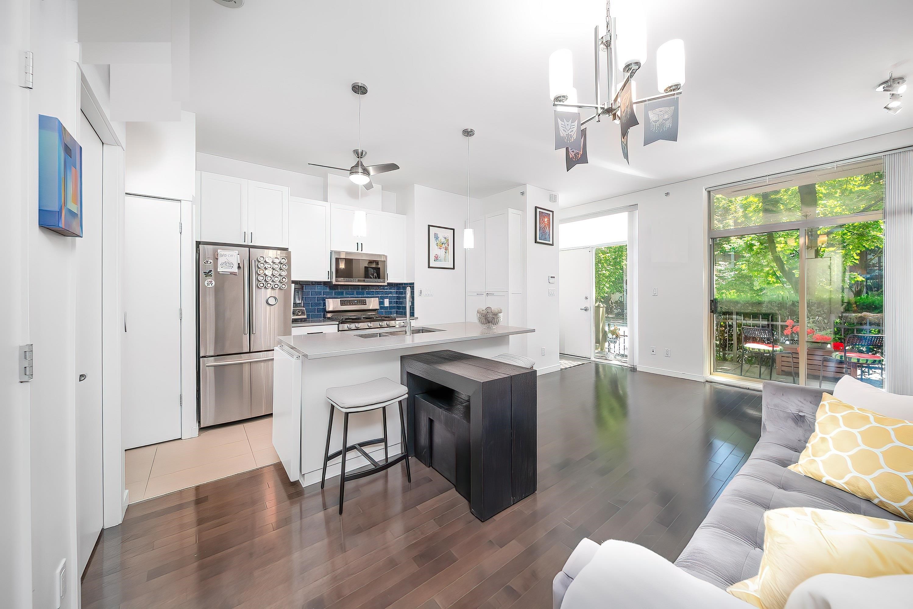 983 Richards Street, Vancouver, BC V6B 3B6