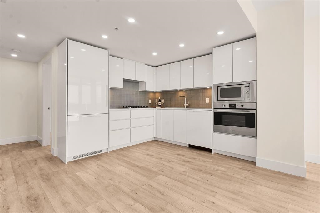10428 Whalley Boulevard #2502, Surrey, BC V3T 1W6