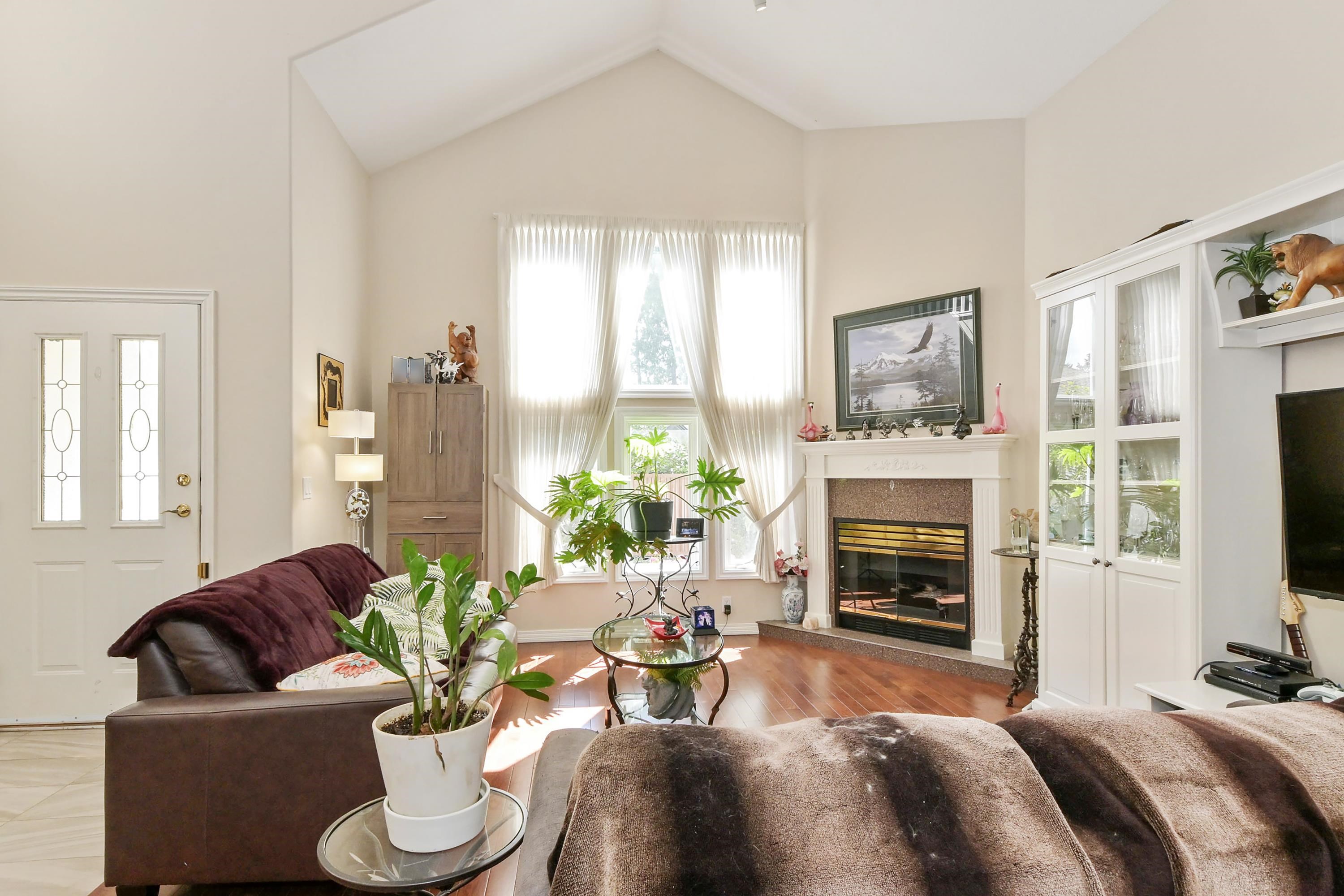 13911 16 Avenue #7, Surrey, BC V4A 1P8