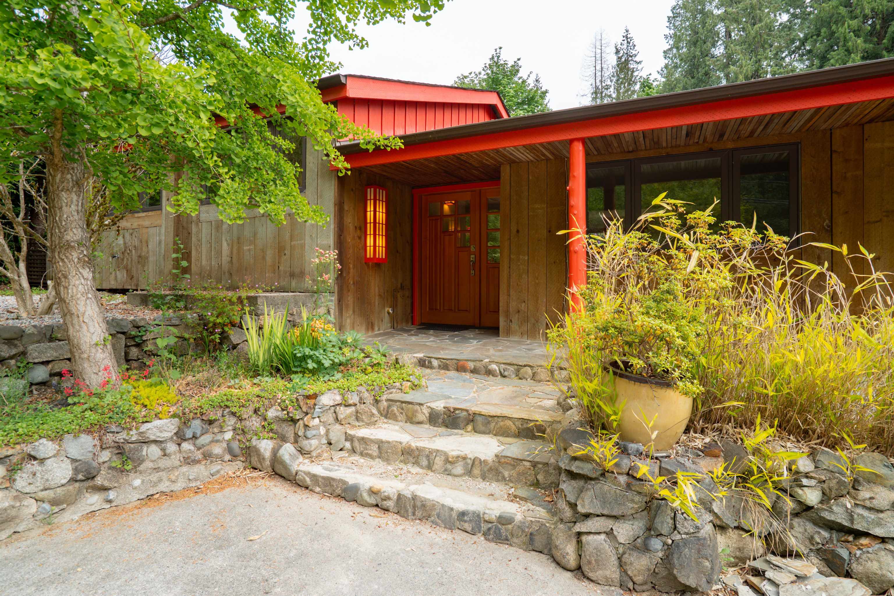 1170 Flume Rd, Roberts Creek, BC V0N 2W2