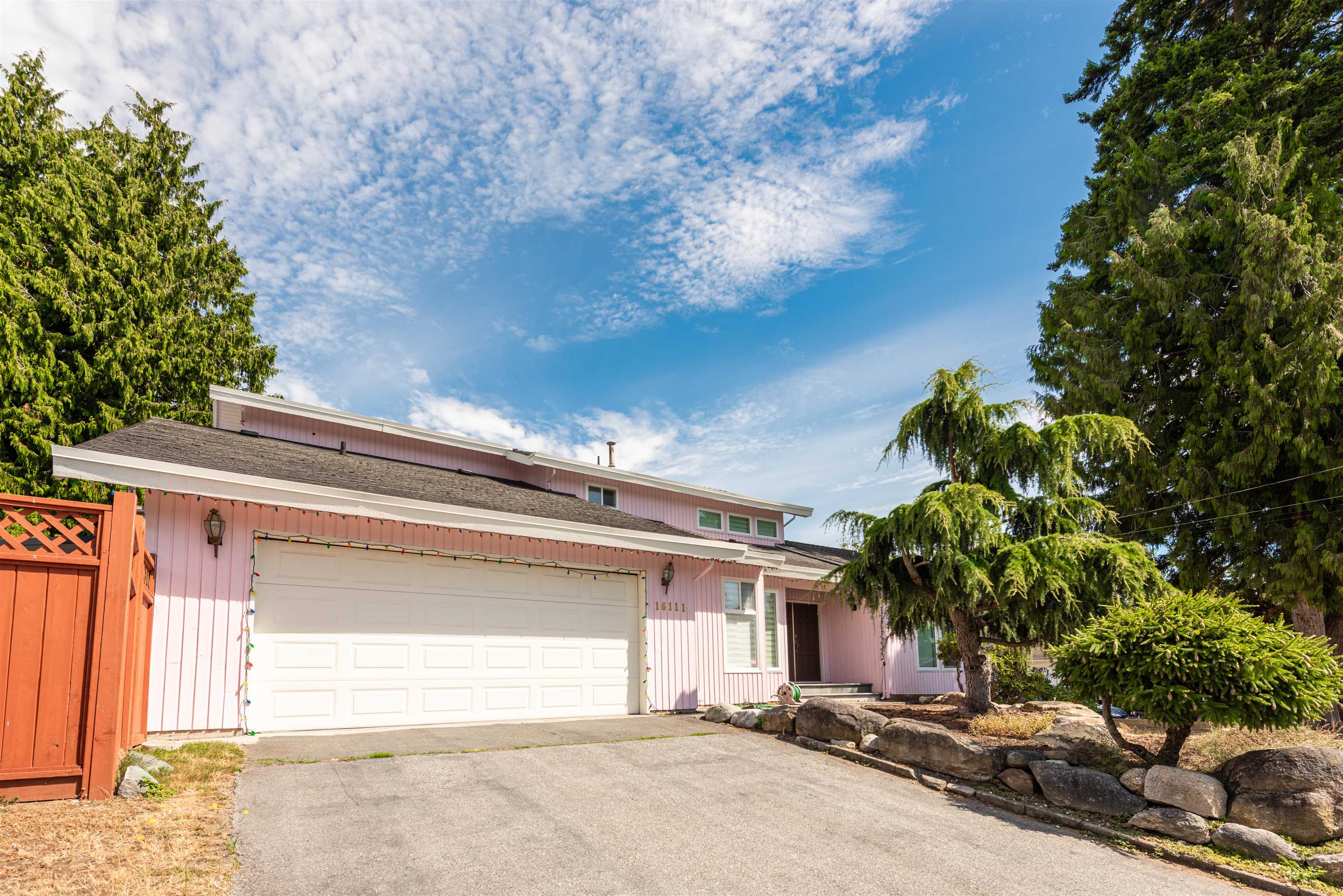 10 Avenue, Surrey, BC V4A 1A7