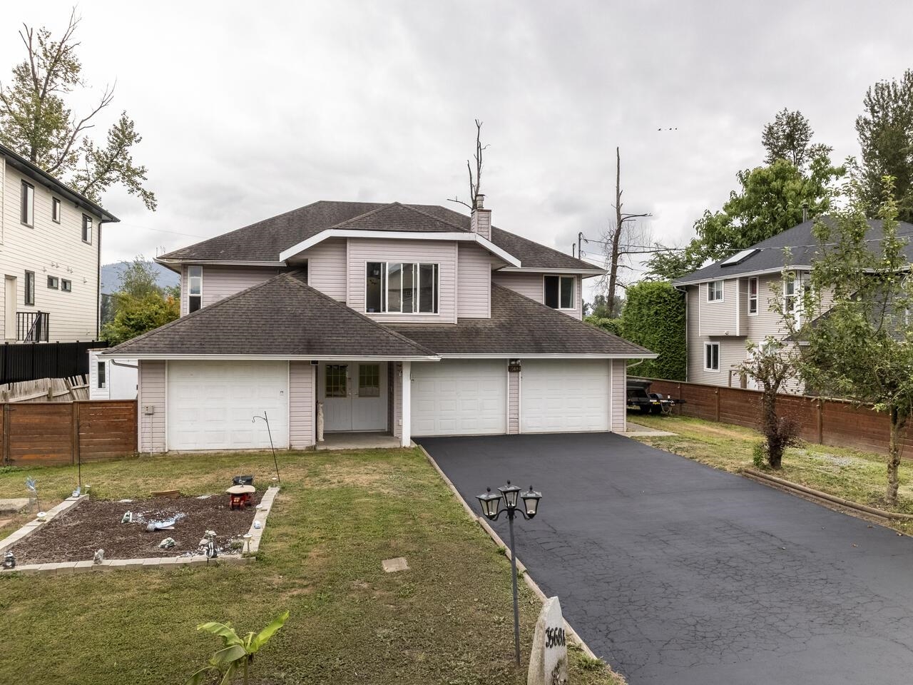 35684 Moore Avenue, Mission, BC V2V 7L6