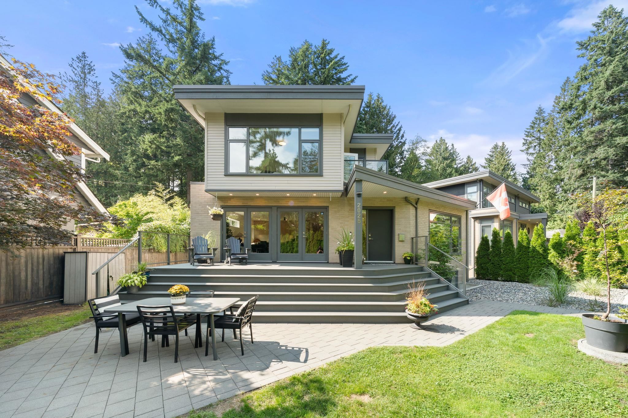 2025 Mackay Avenue, North Vancouver, BC V7P 2M8