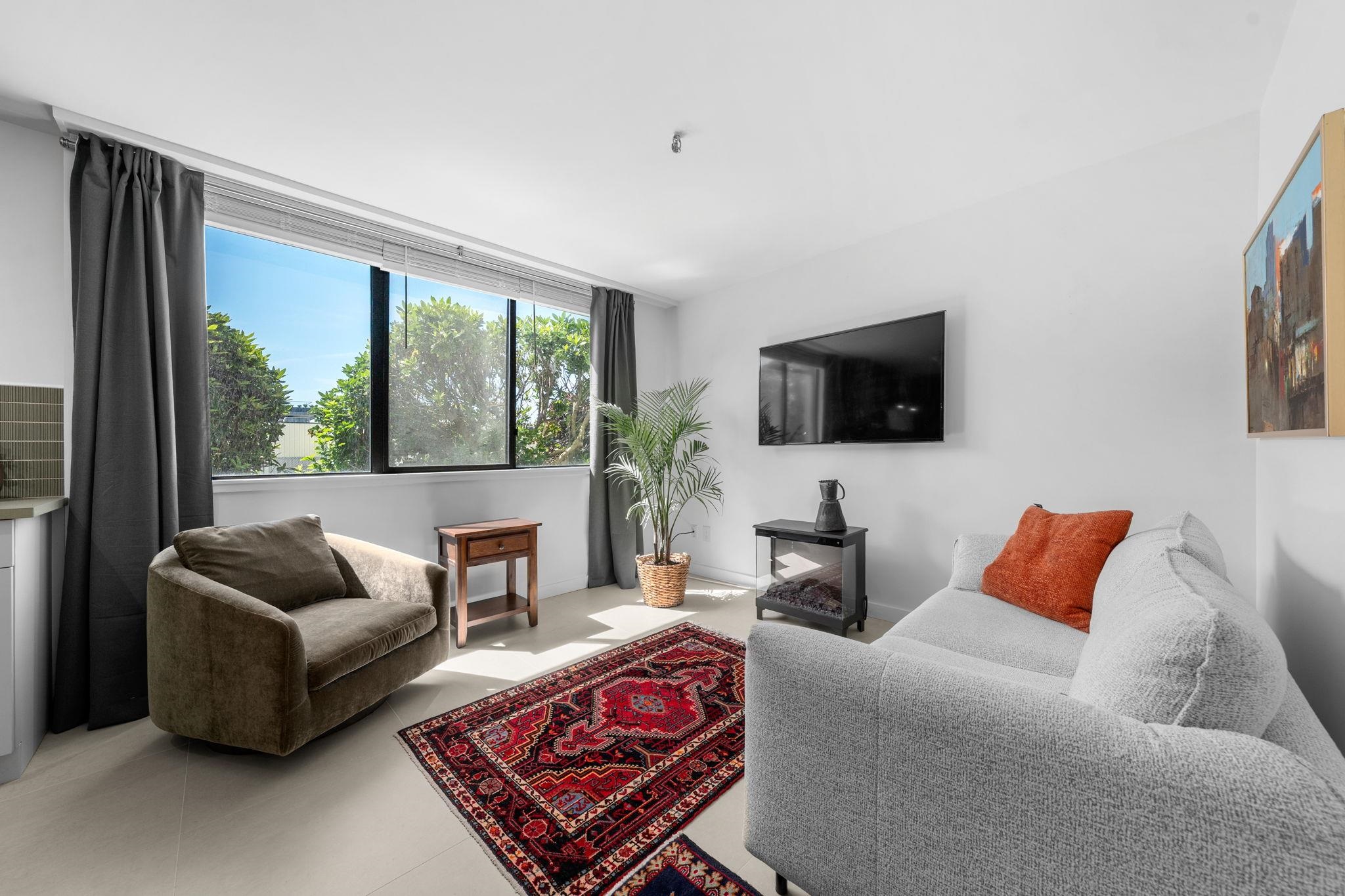 460 14th Street #101a, West Vancouver, BC V7T 2W1