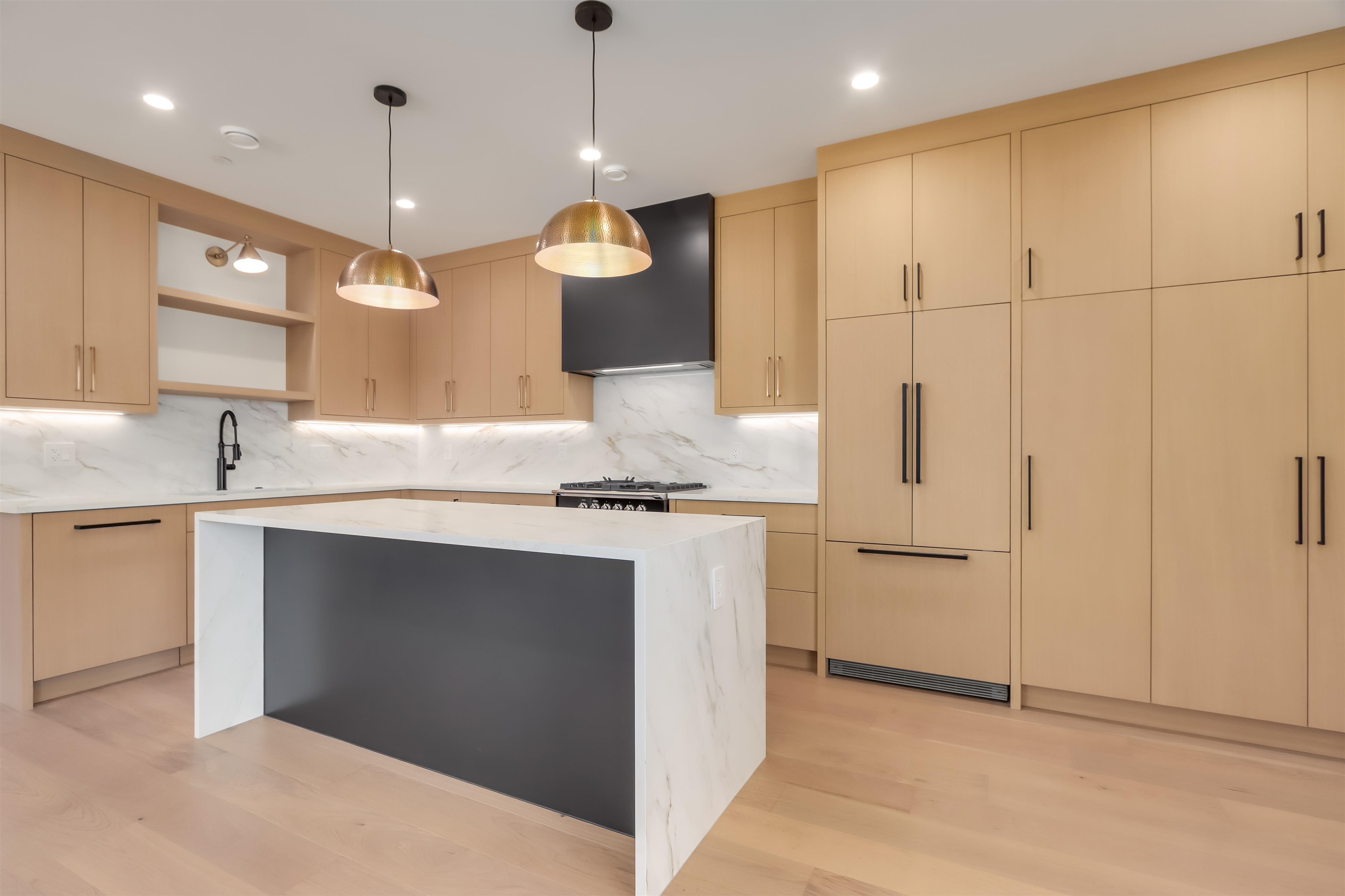 2698 East 5th Avenue, Vancouver, BC V5M 1M9