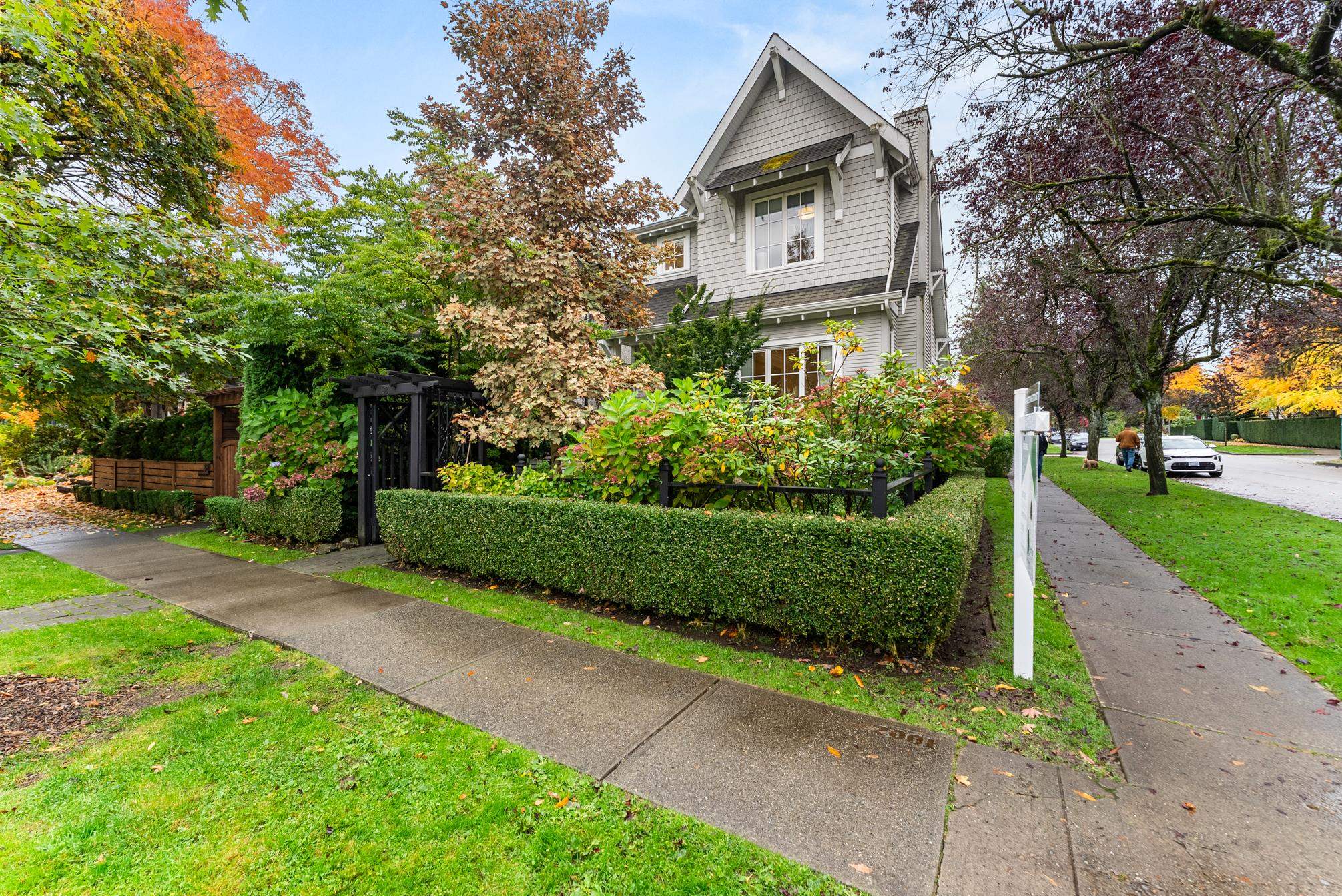 98 West 18th Avenue, Vancouver, BC V5Y 2A4