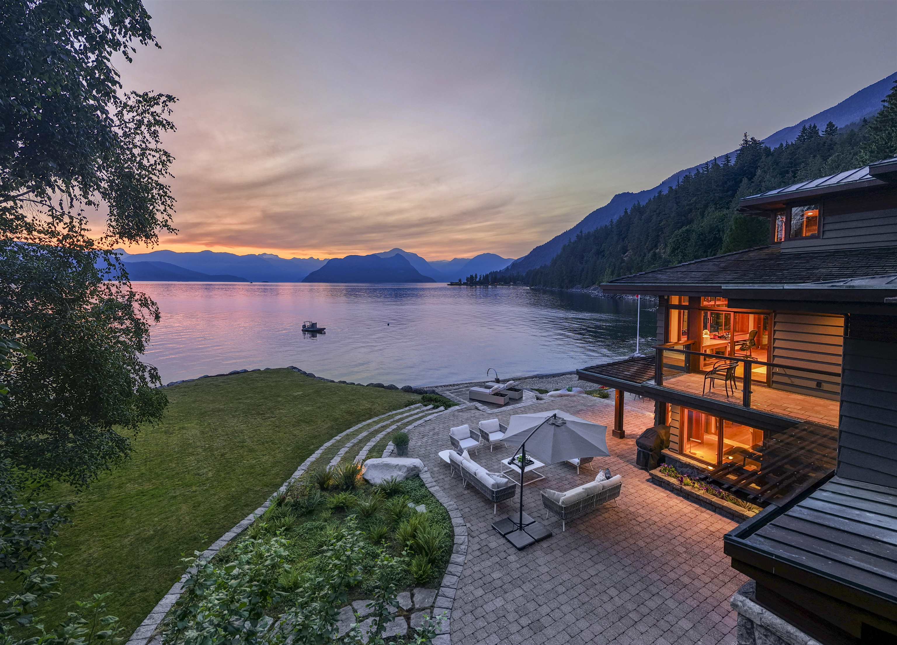 270 Lions Bay Avenue, Lions Bay, BC V0N 2E0