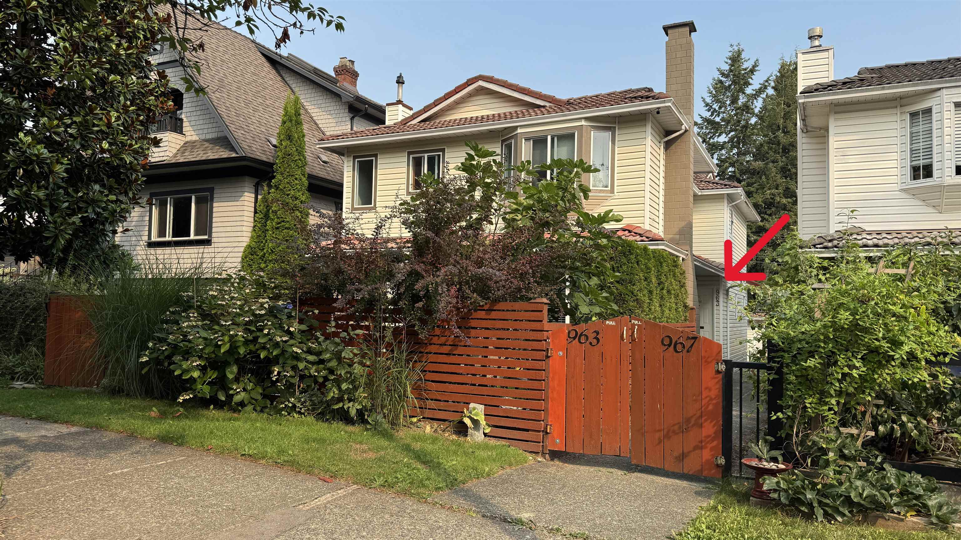 963 East 11th Avenue, Vancouver, BC V5T 2E8