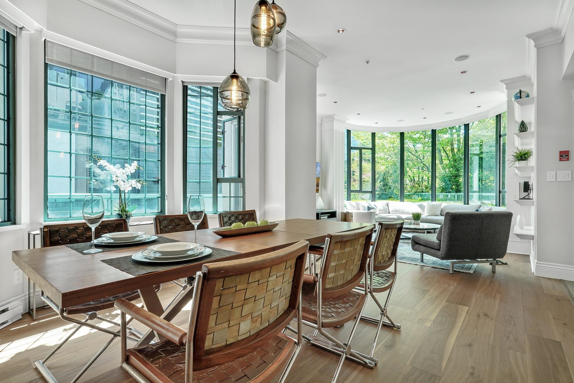 281 Smithe Street, Vancouver, BC V6B 5W4
