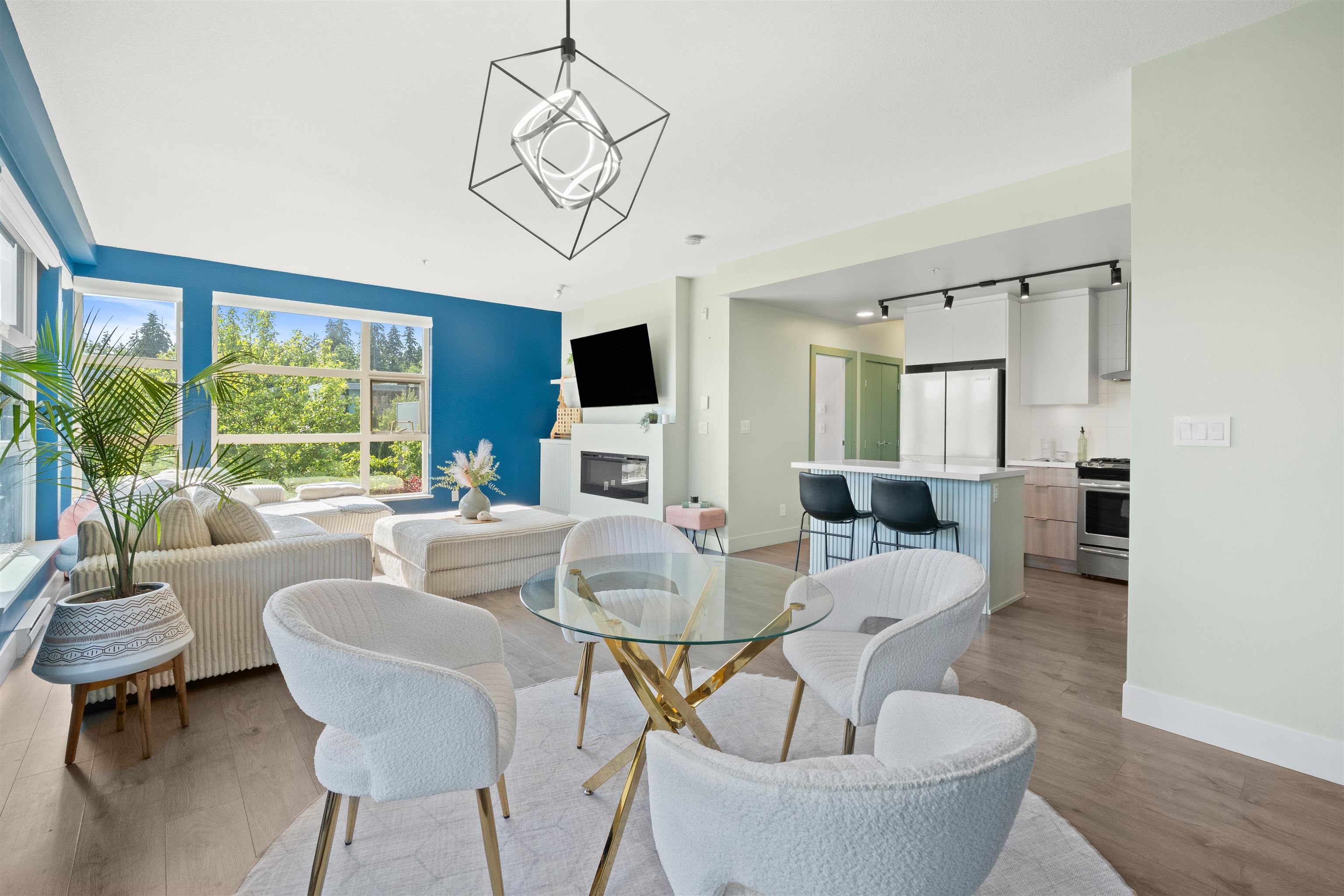 3602 Aldercrest Drive #202, North Vancouver, BC V7G 0A2