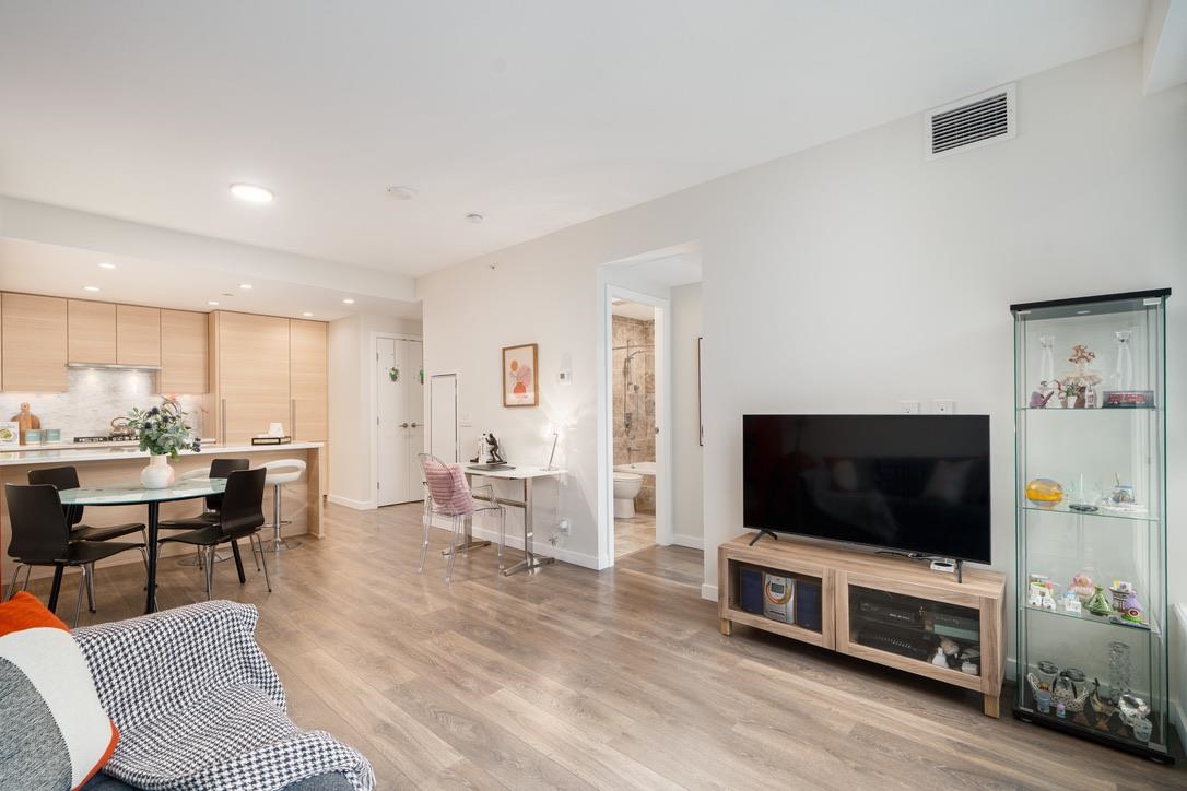 308 Morrissey Road #305, Port Moody, BC V3H 0M2