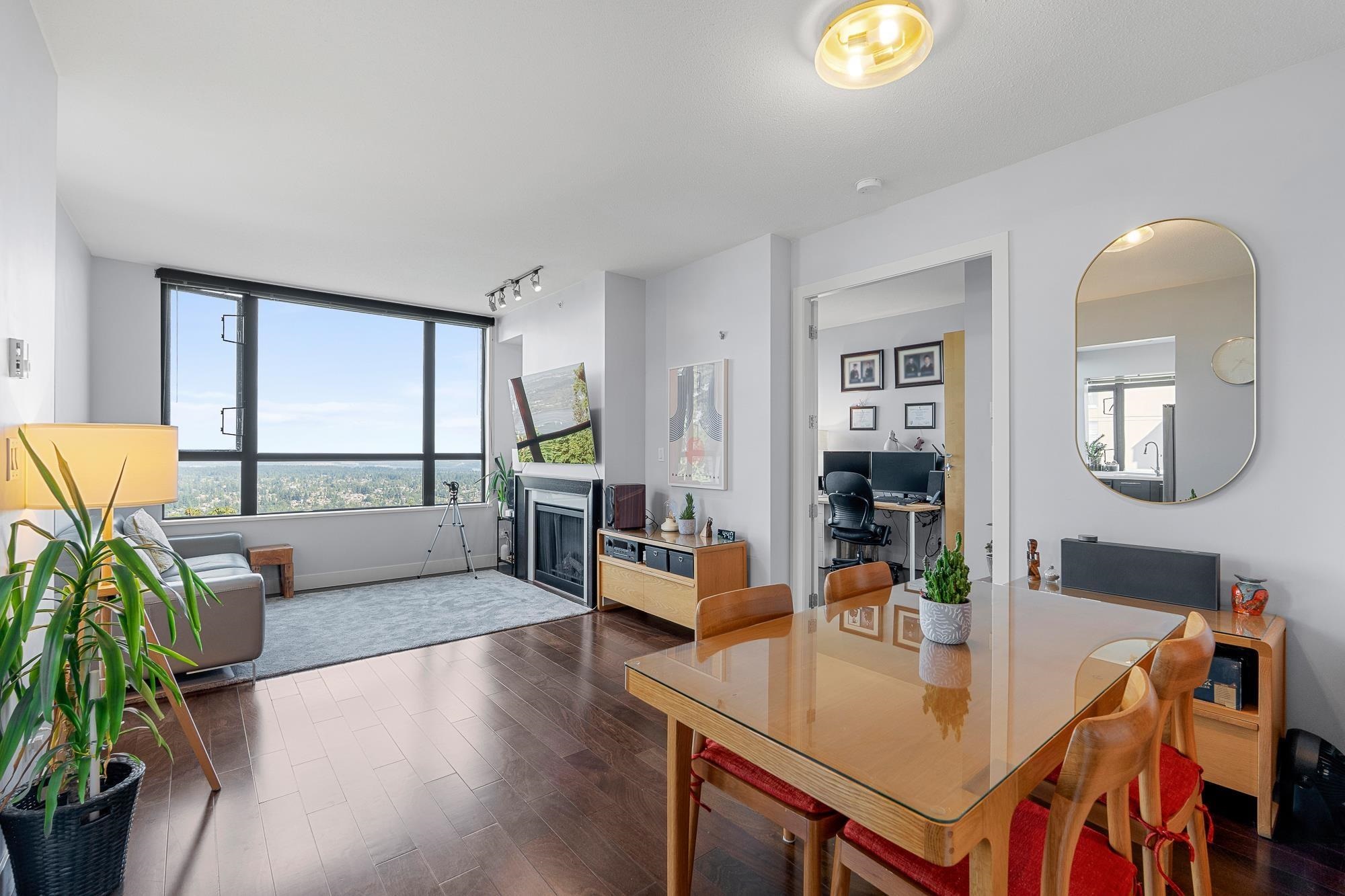 9300 University Crescent #902, Burnaby, BC V5A 4X9
