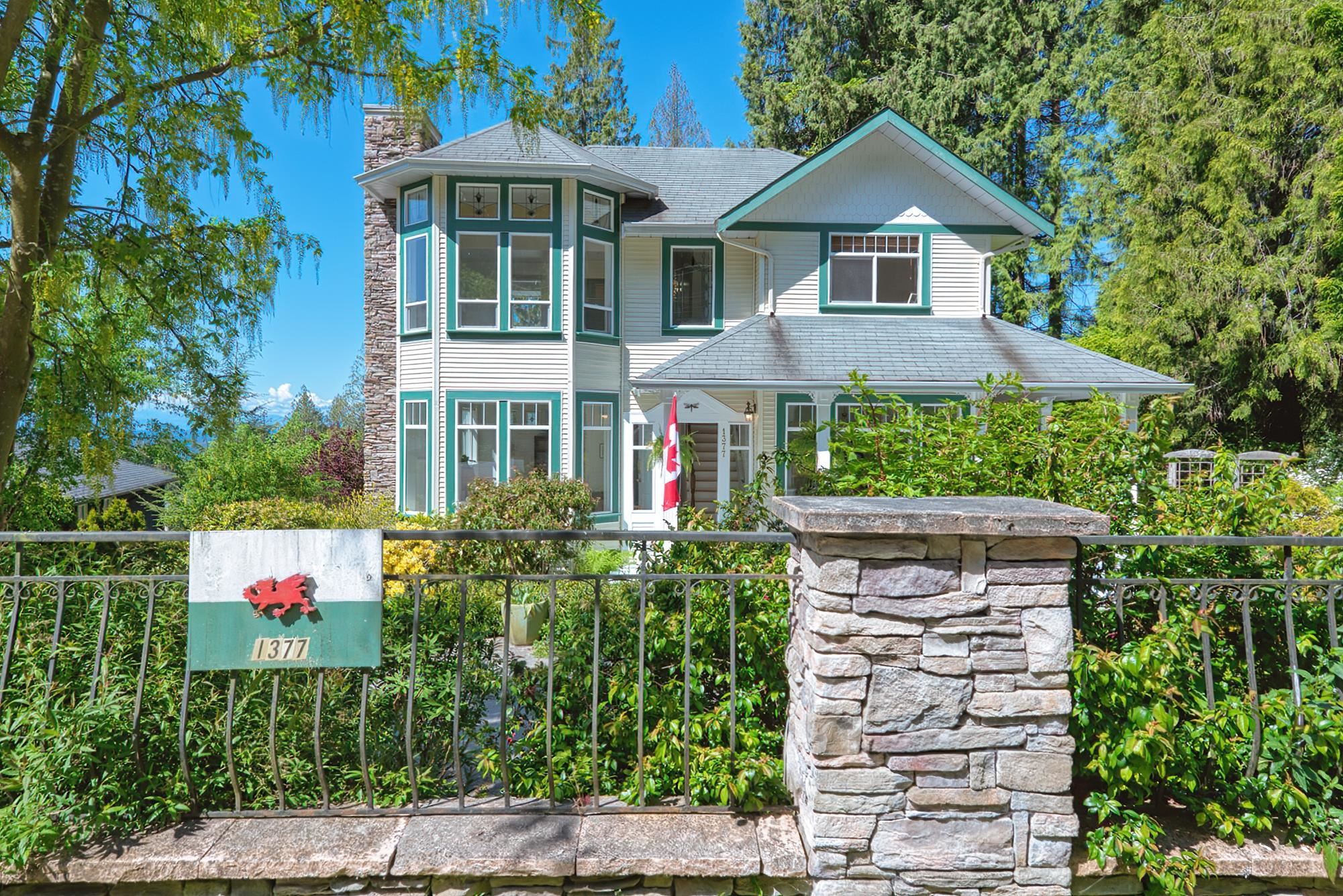 1377 Marlene Rd, Roberts Creek, BC V0N 2W2