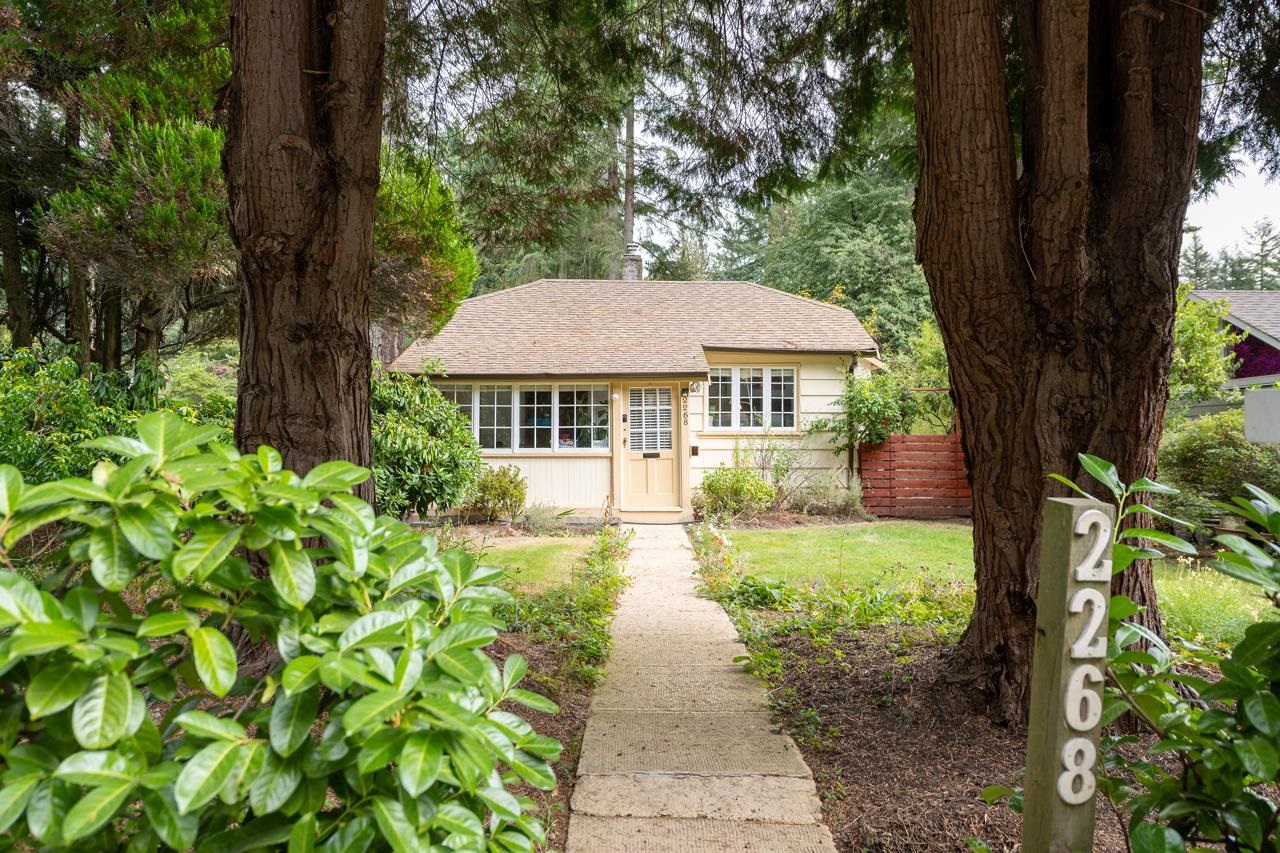 2268 Edgemont Boulevard, North Vancouver, BC V7P 2K9