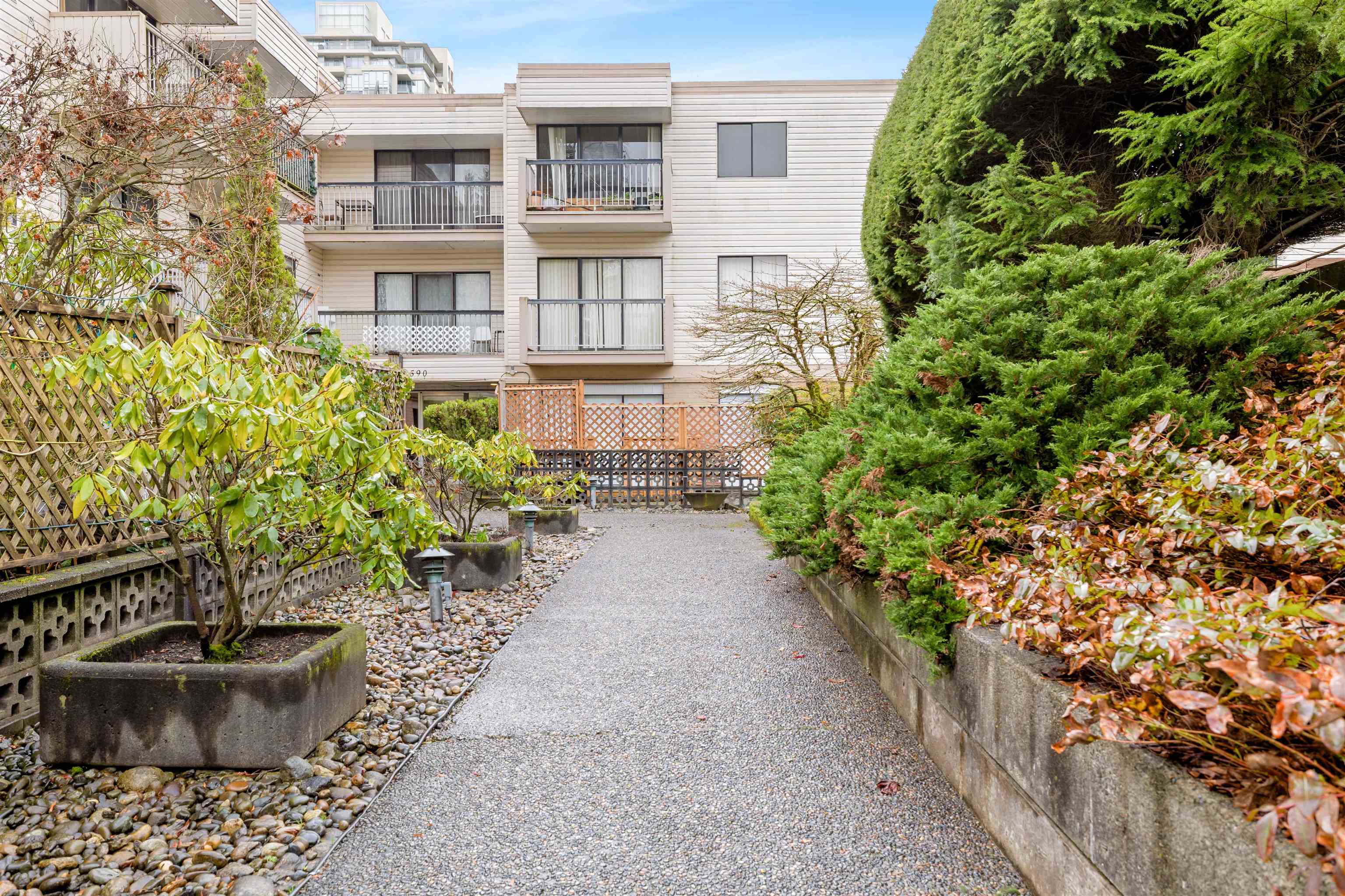 590 Whiting Way #307, Coquitlam, BC V3J 3R9