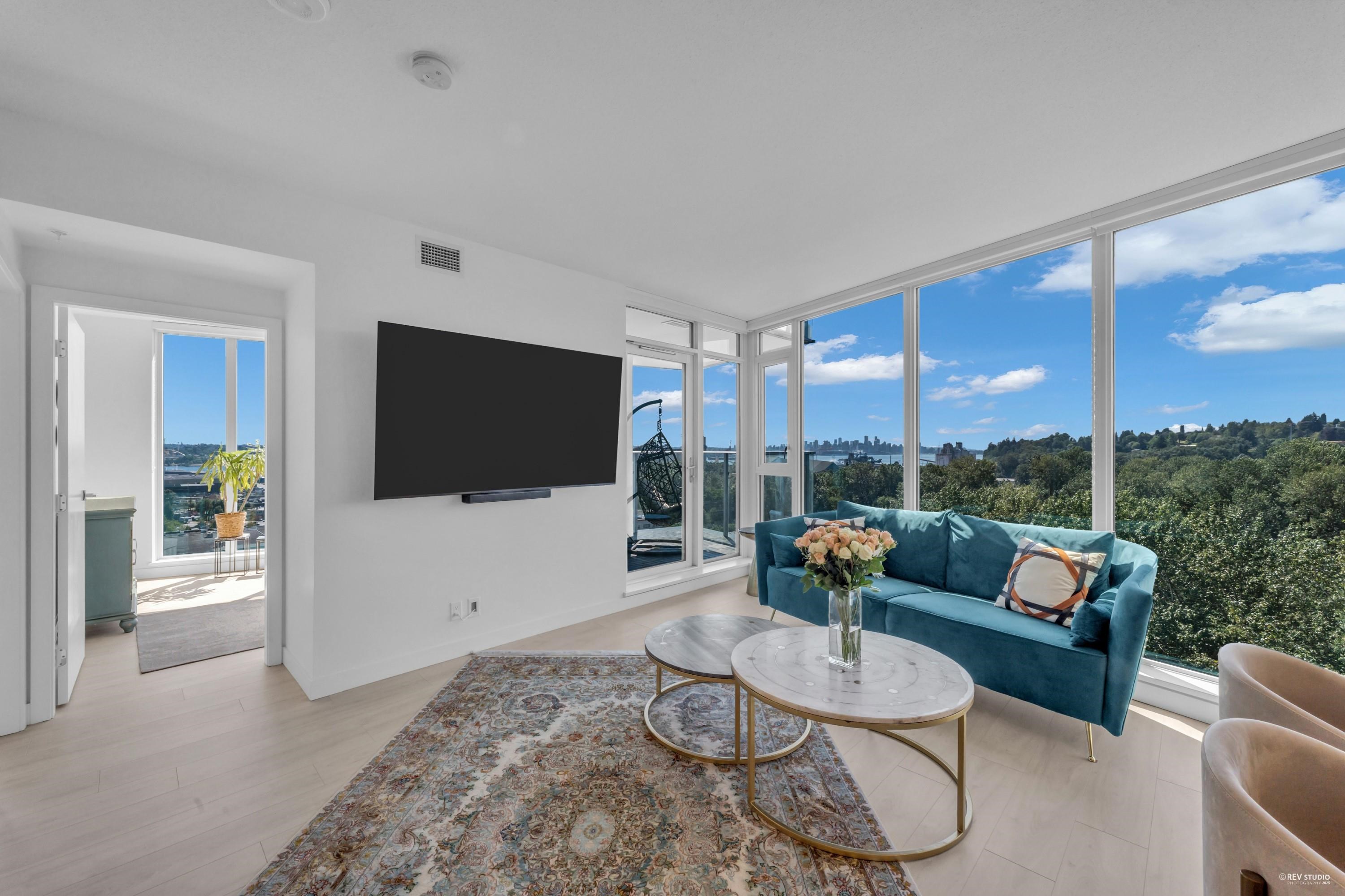 1401 Hunter St #1406, North Vancouver, BC V7J 0E2
