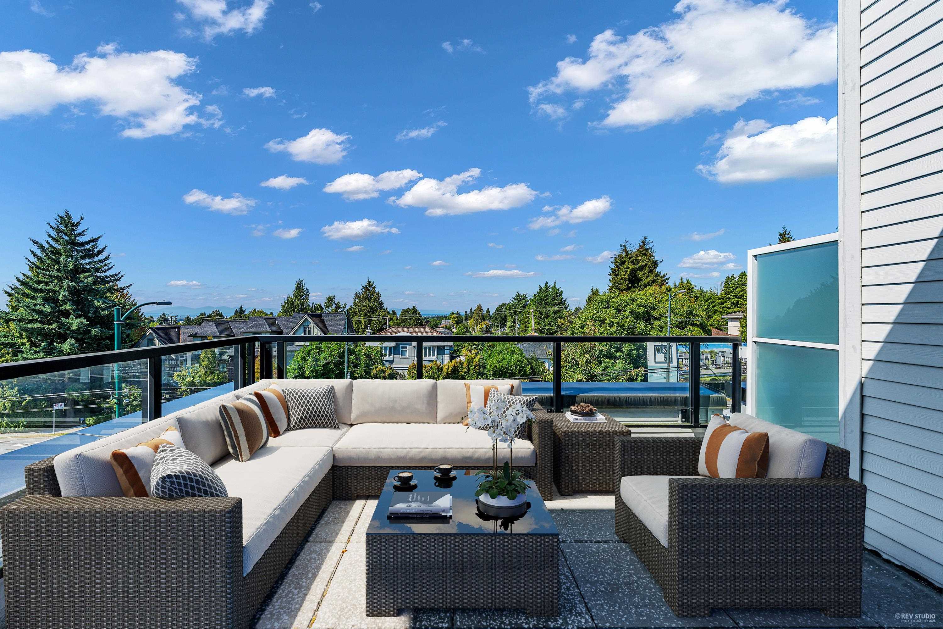 7478 Granville Street, Vancouver, BC V6P 0G1