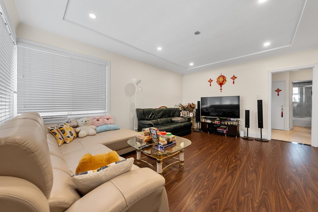 1975 East 52nd Avenue, Vancouver, BC V5P 1W6