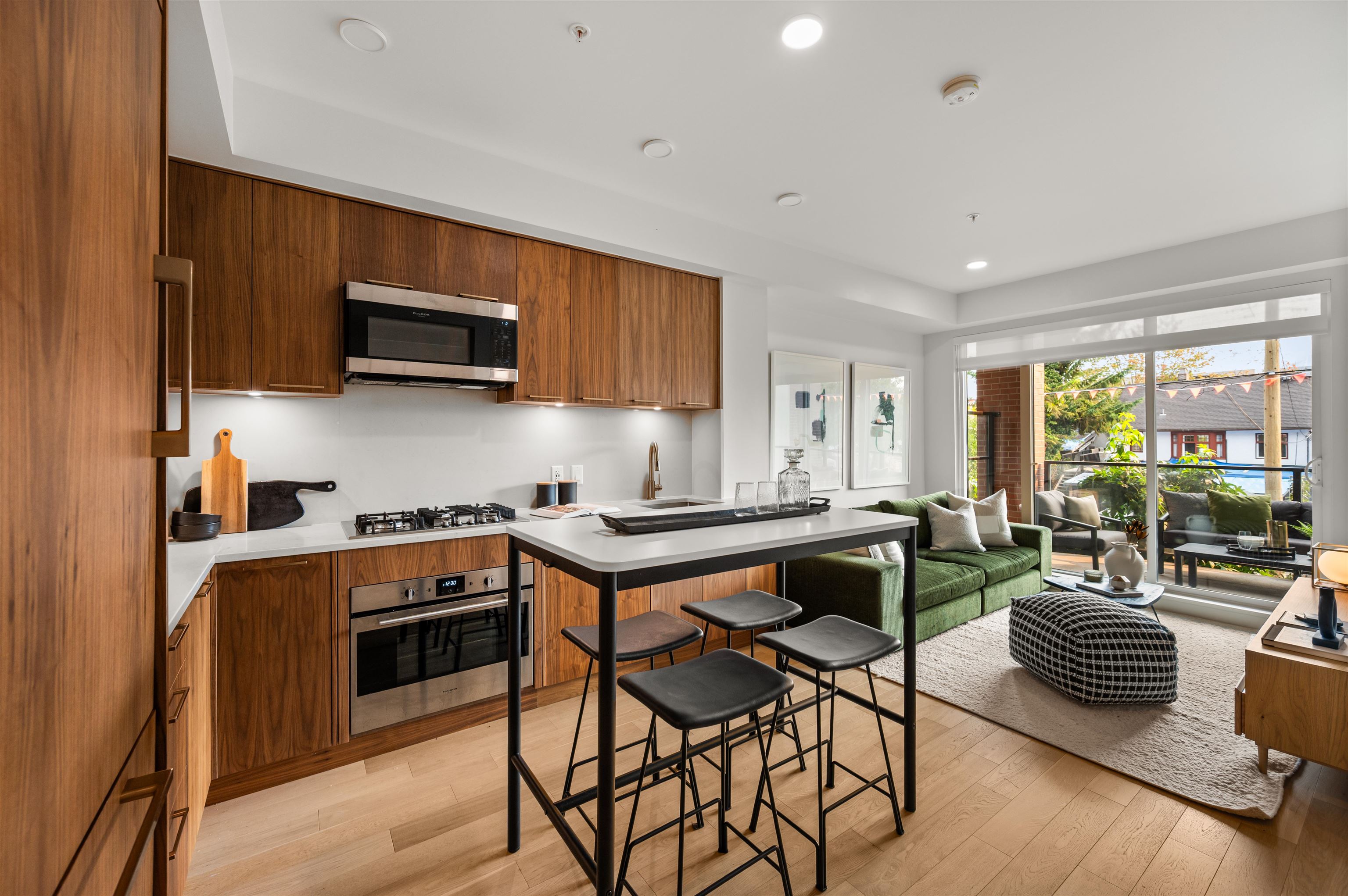 2550 Garden Drive #202, Vancouver, BC V5N 4X6