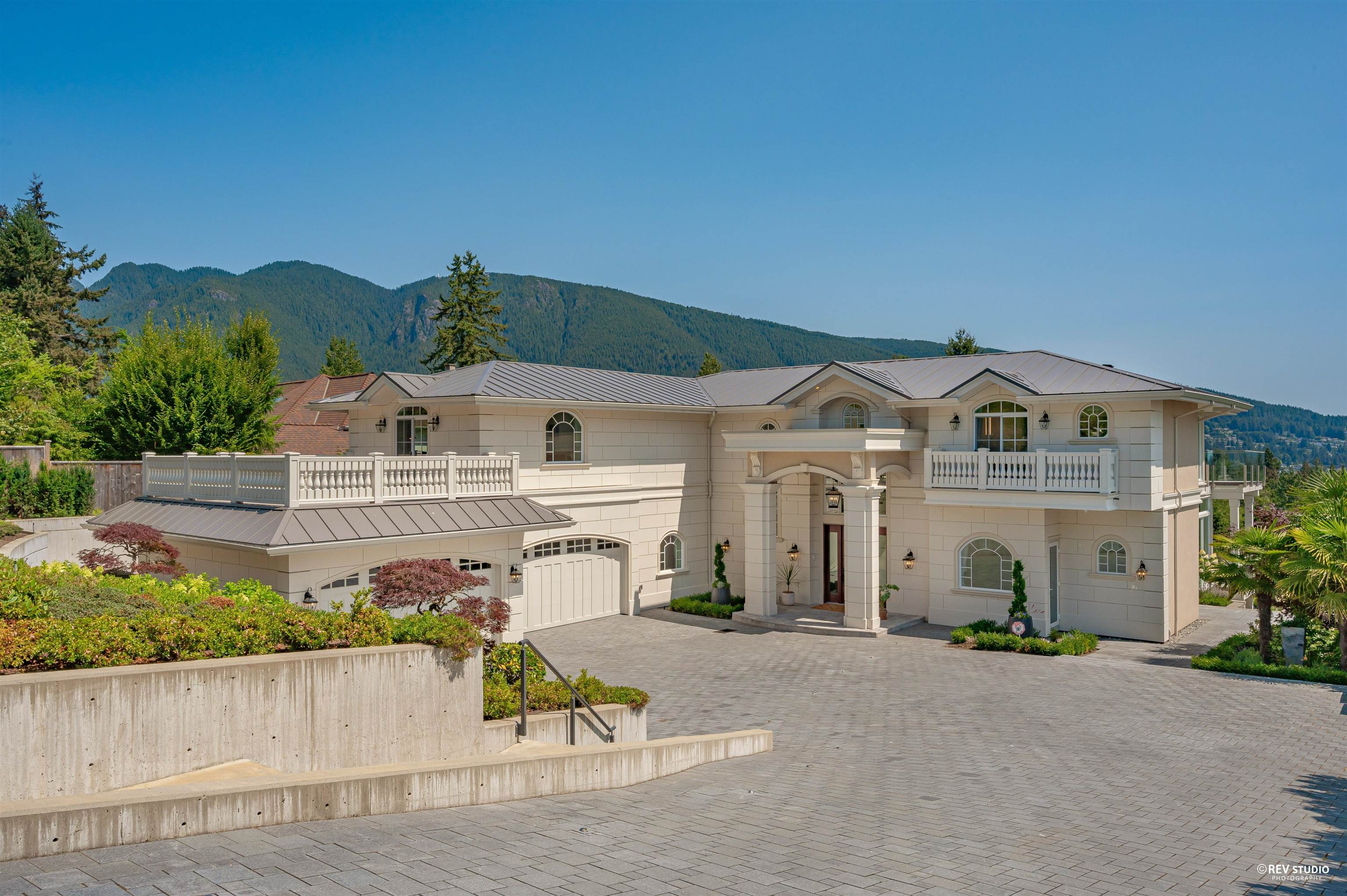 890 Kenwood Road, West Vancouver, BC V7S 1S9