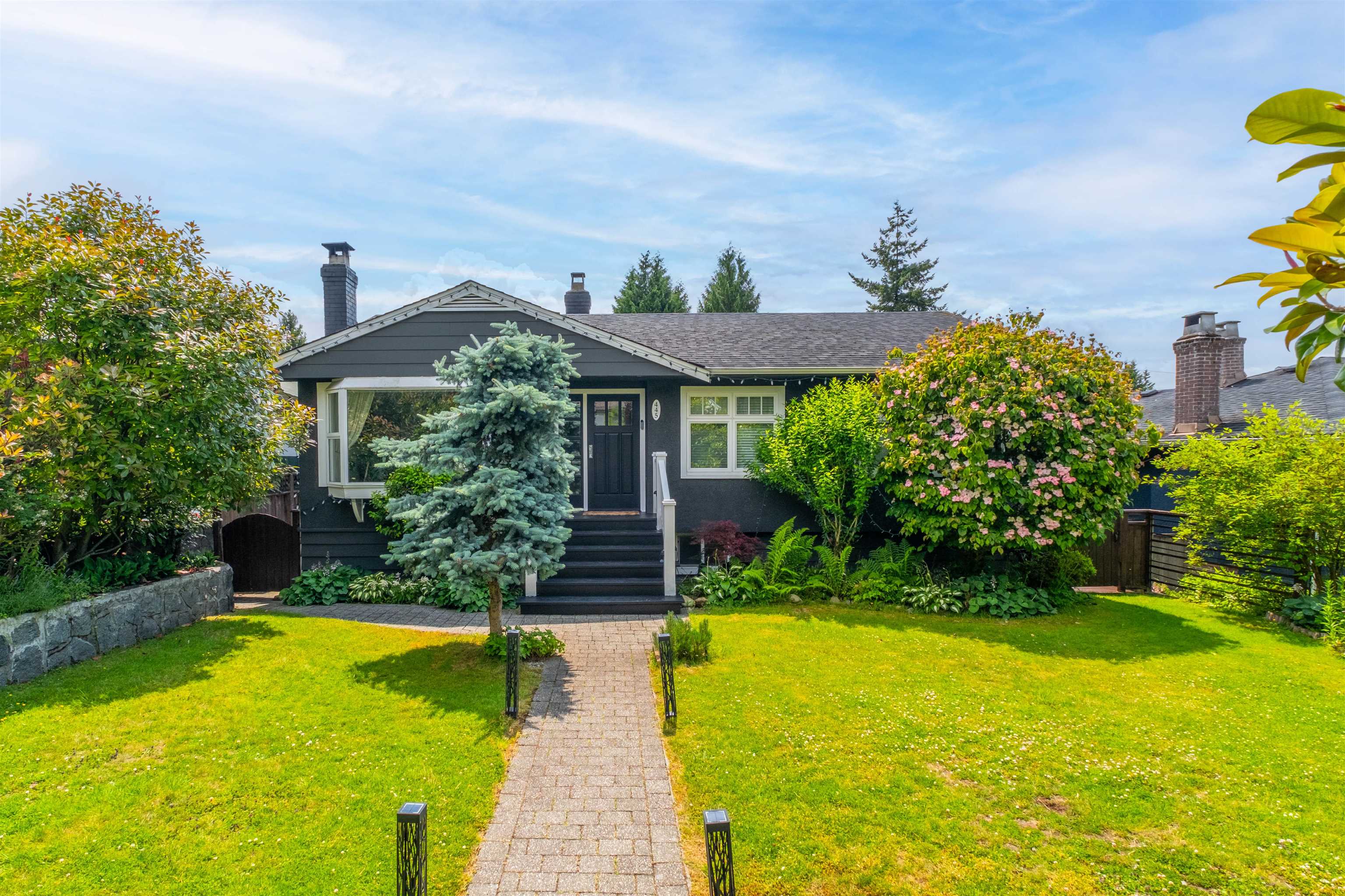 445 26th Street West, North Vancouver, BC V7N 2G9